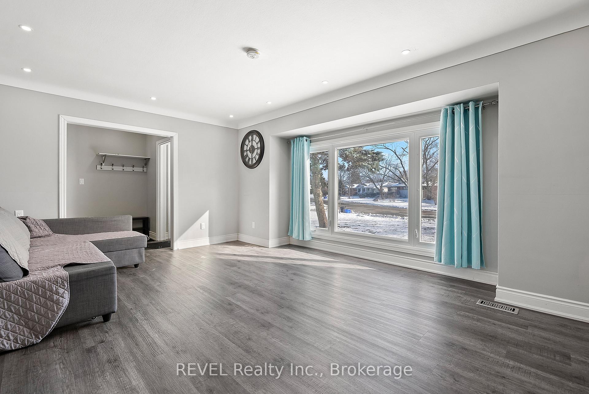 Photo 6 of Unit Upper Unit, 8327 Parkway Drive, Niagara Falls, Chippawa — HOMEH