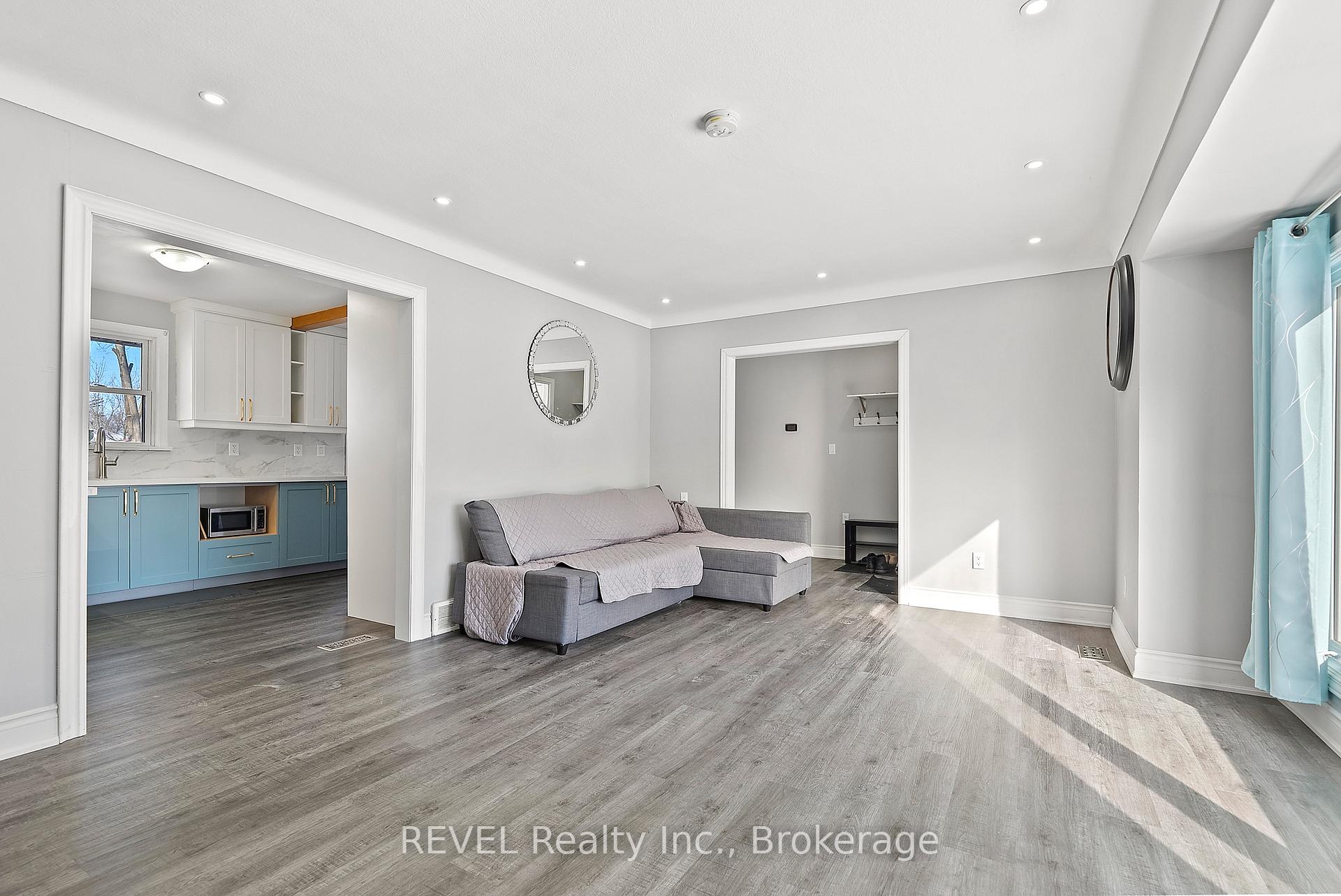 Photo 7 of Unit Upper Unit, 8327 Parkway Drive, Niagara Falls, Chippawa — HOMEH
