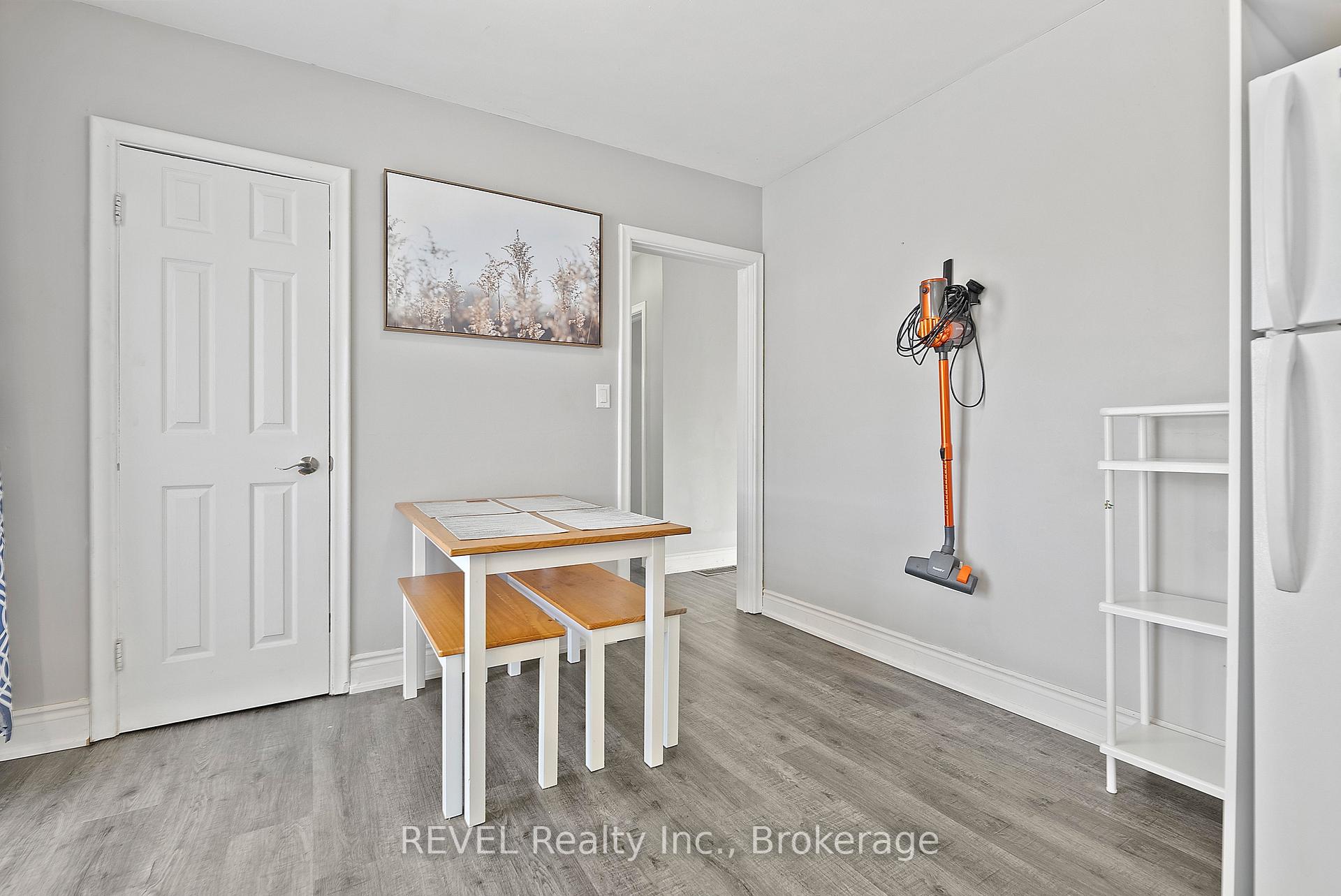 Photo 9 of Unit Upper Unit, 8327 Parkway Drive, Niagara Falls, Chippawa — HOMEH