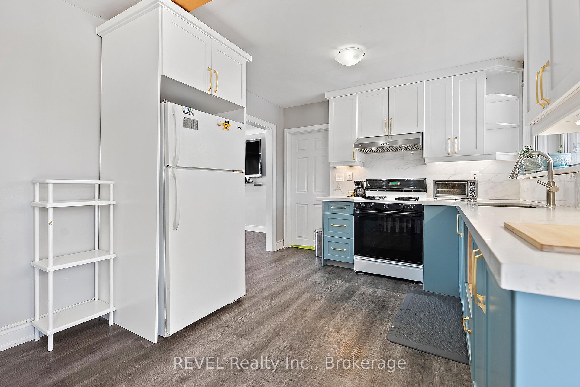 Photo 12 of Unit Upper Unit, 8327 Parkway Drive, Niagara Falls, Chippawa — HOMEH