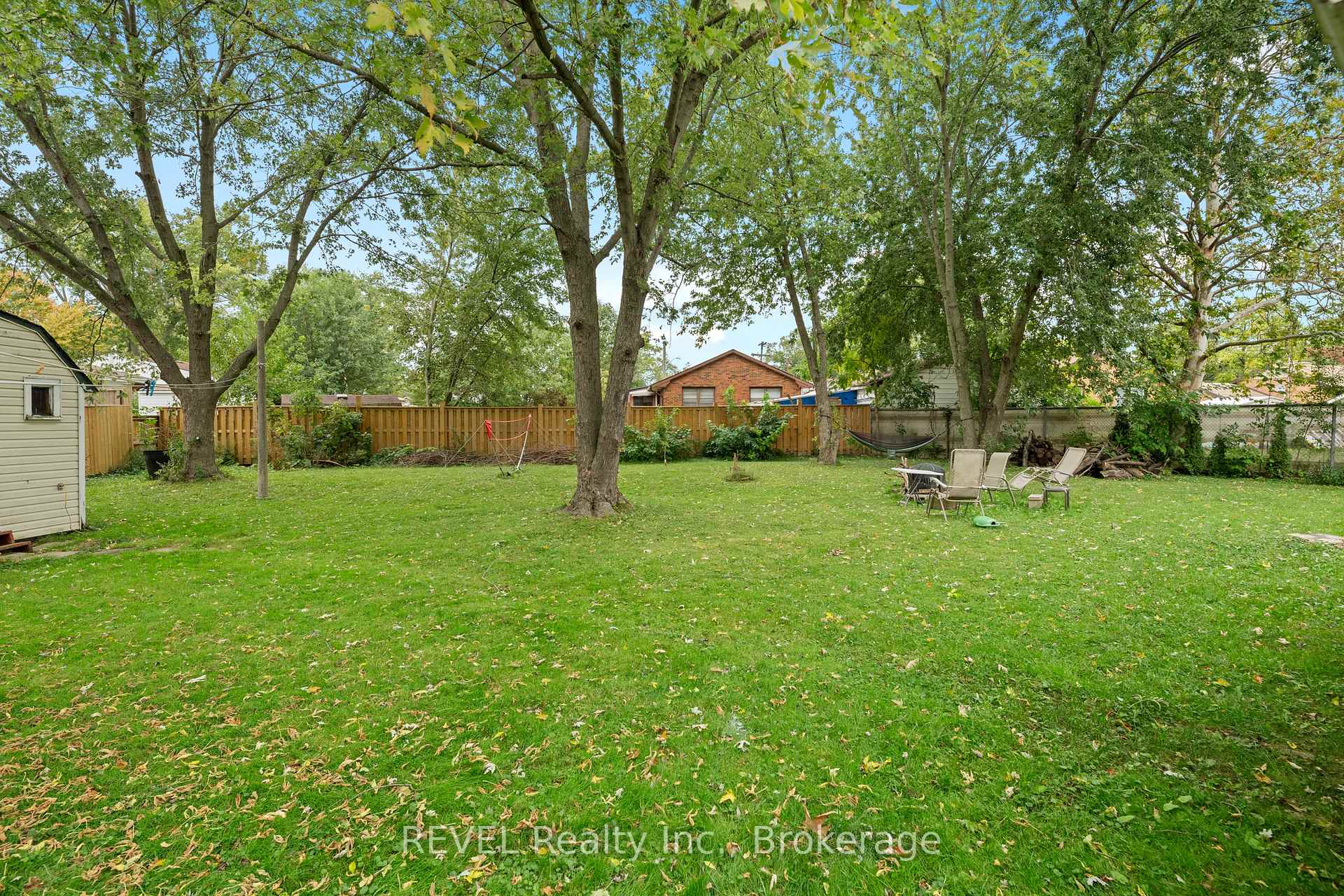 Photo 15 of Unit Upper Unit, 8327 Parkway Drive, Niagara Falls, Chippawa — HOMEH