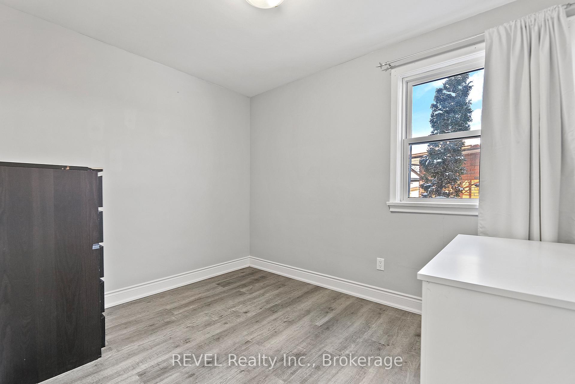 Photo 16 of Unit Upper Unit, 8327 Parkway Drive, Niagara Falls, Chippawa — HOMEH