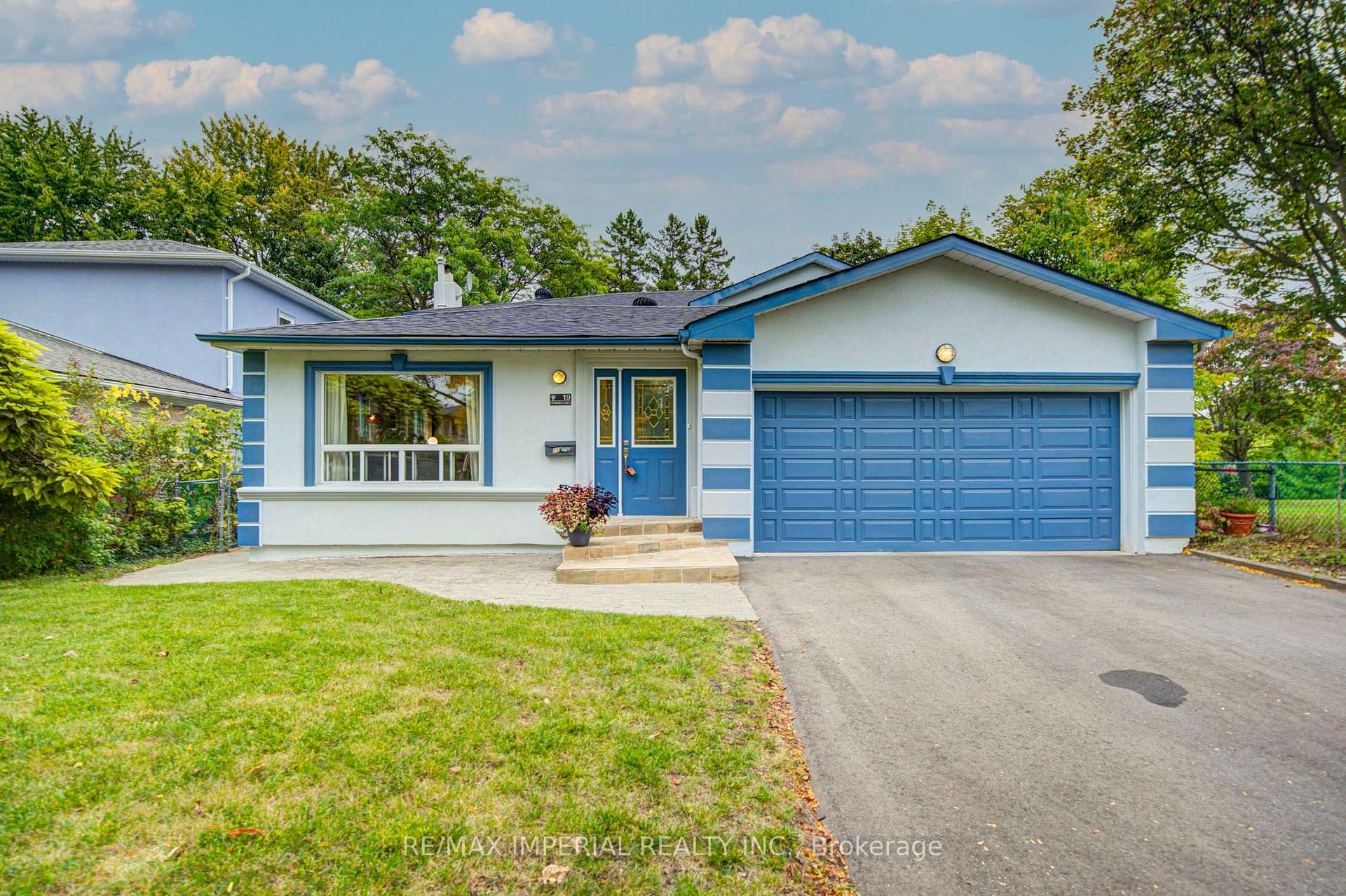 Photo 1 of 19 Penwick Crescent, Richmond Hill, North Richvale — HOMEH
