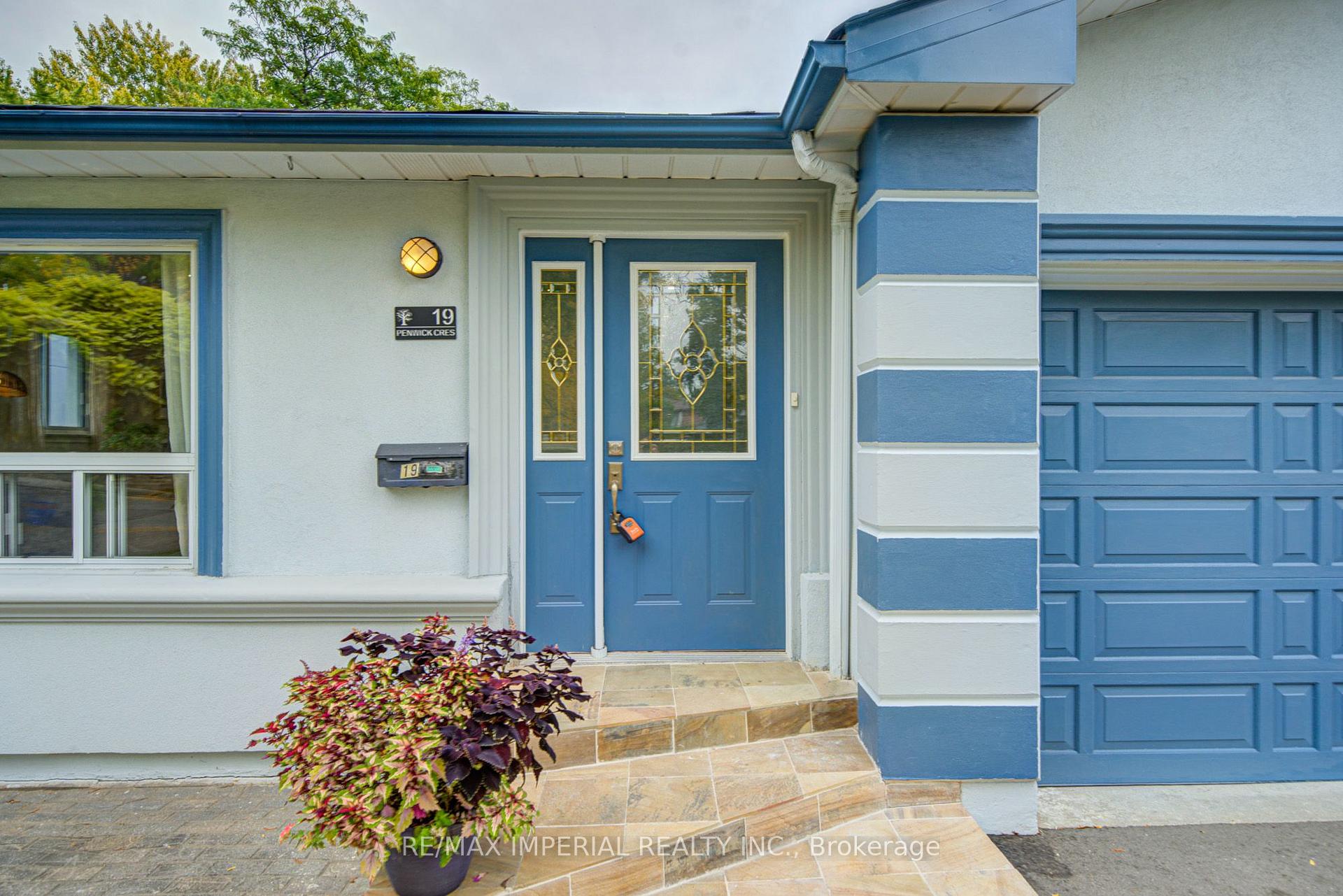 Photo 2 of 19 Penwick Crescent, Richmond Hill, North Richvale — HOMEH