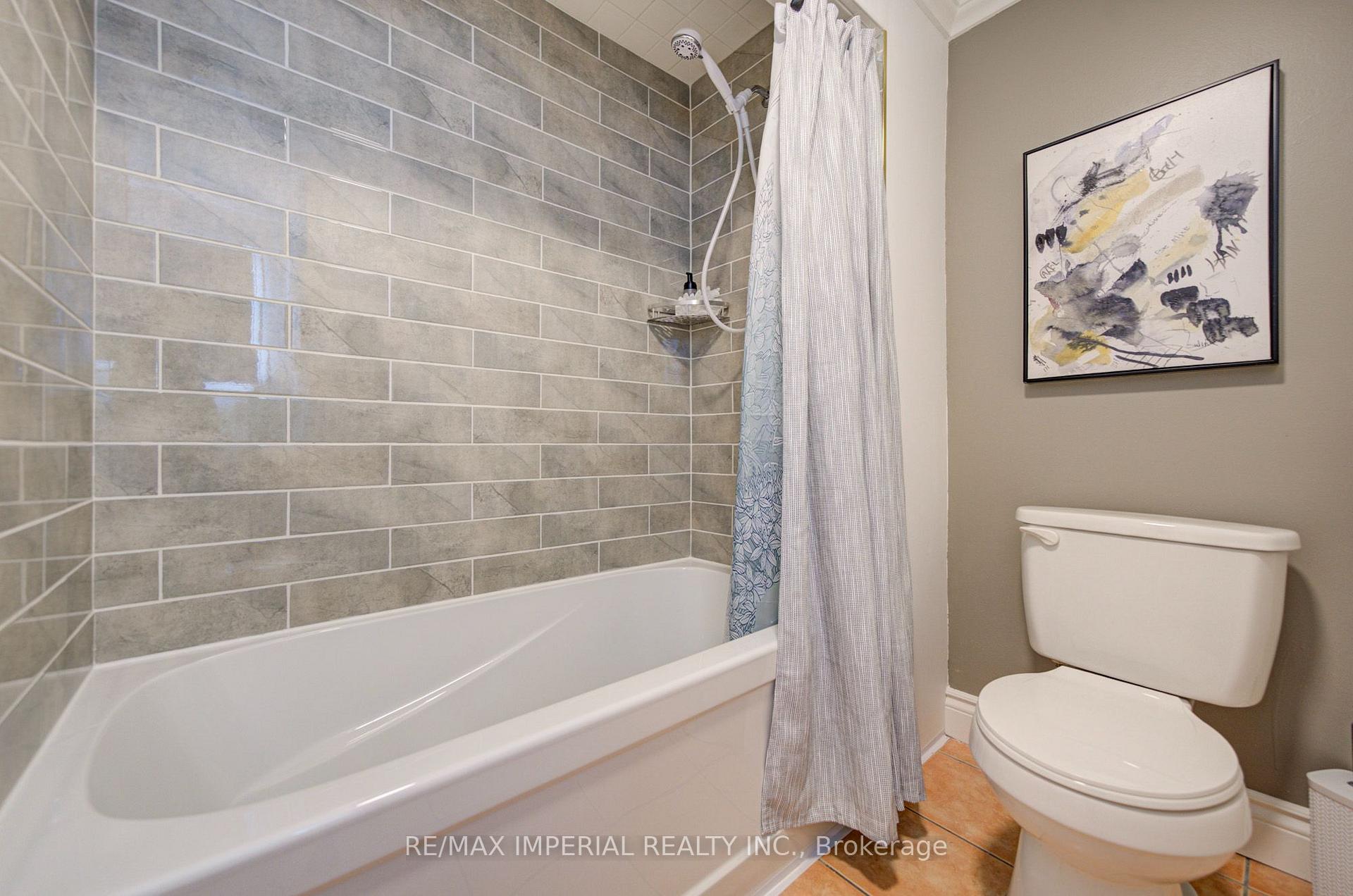 Photo 18 of 19 Penwick Crescent, Richmond Hill, North Richvale — HOMEH