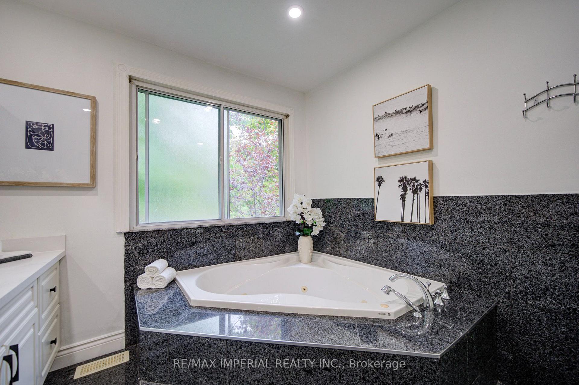 Photo 21 of 19 Penwick Crescent, Richmond Hill, North Richvale — HOMEH