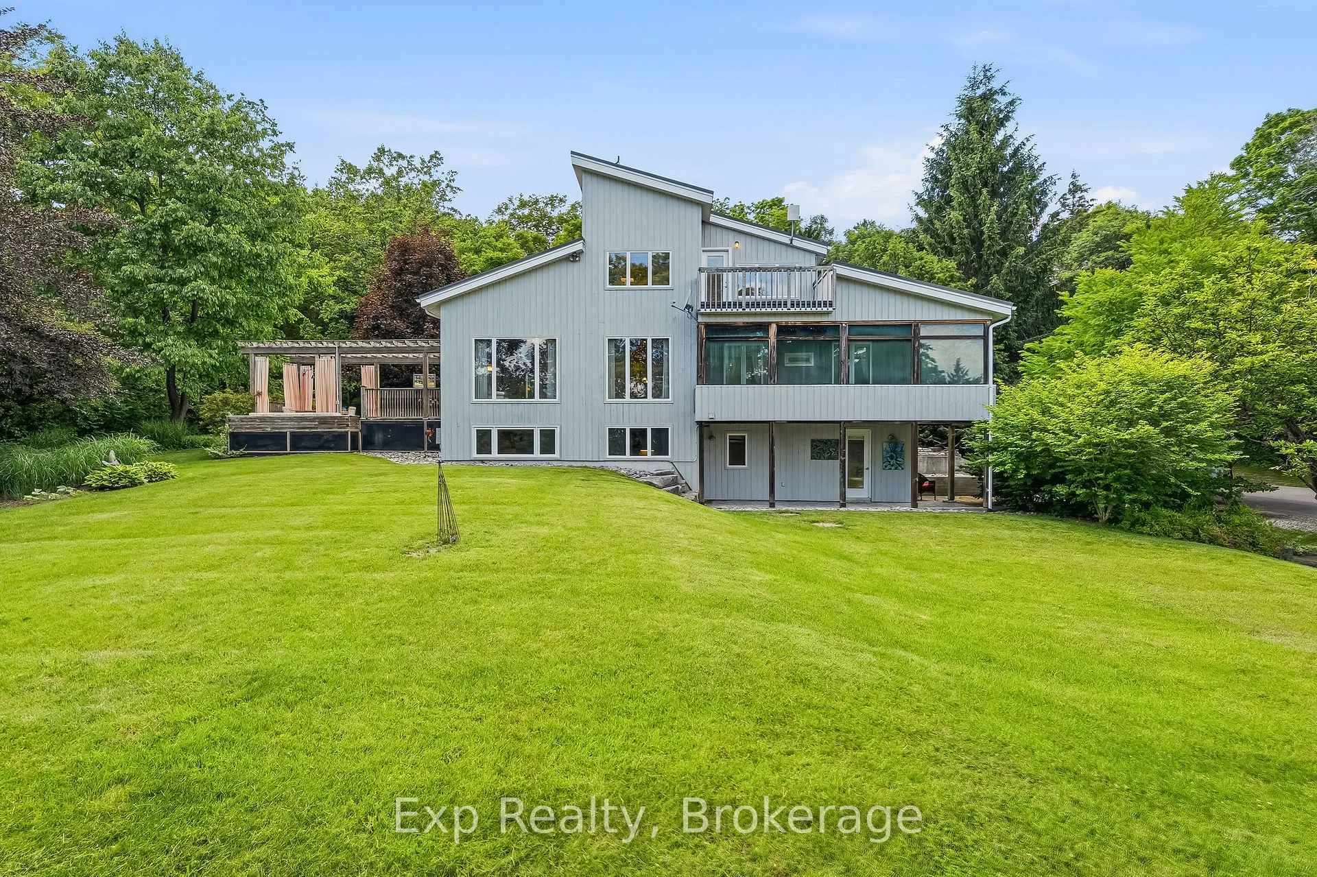 Photo 2 of 3282 Williamson Road, Hamilton Township, Rural Hamilton — HOMEH