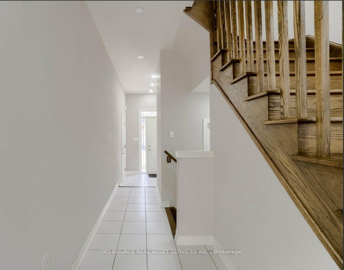 Photo 2 of 93 Sonoma Valley Crescent, Hamilton, Mewburn — HOMEH