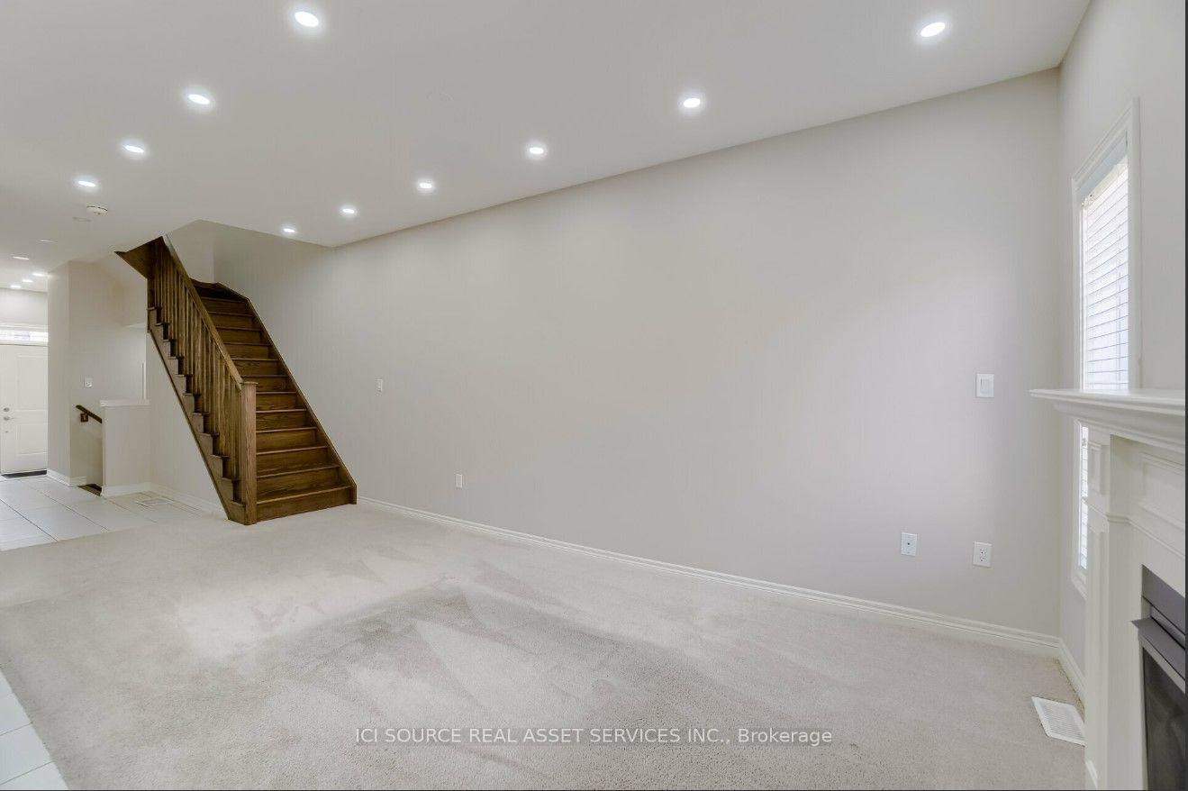 Photo 8 of 93 Sonoma Valley Crescent, Hamilton, Mewburn — HOMEH