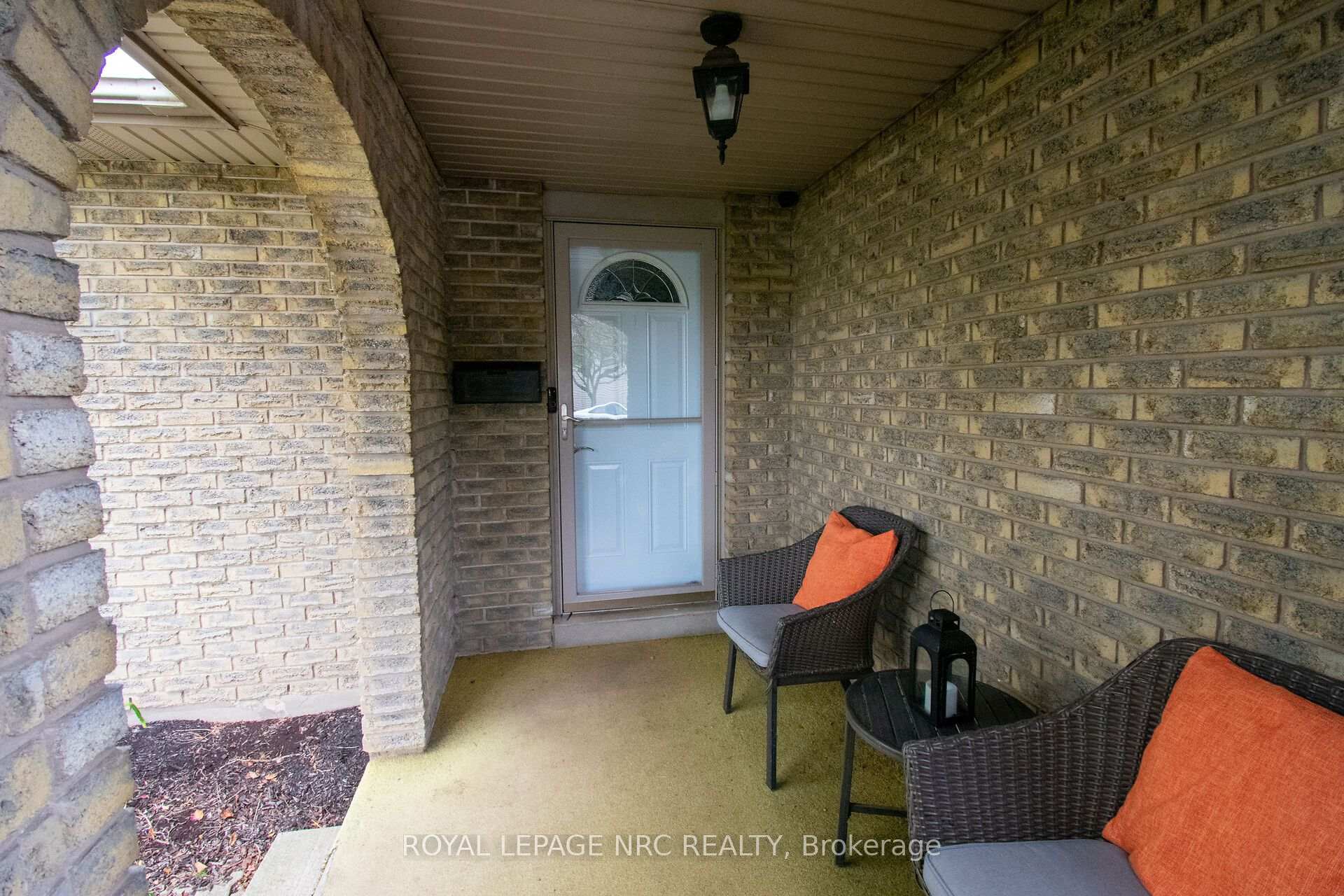 Photo 2 of 46 Trelawn Parkway, Welland, N. Welland — HOMEH