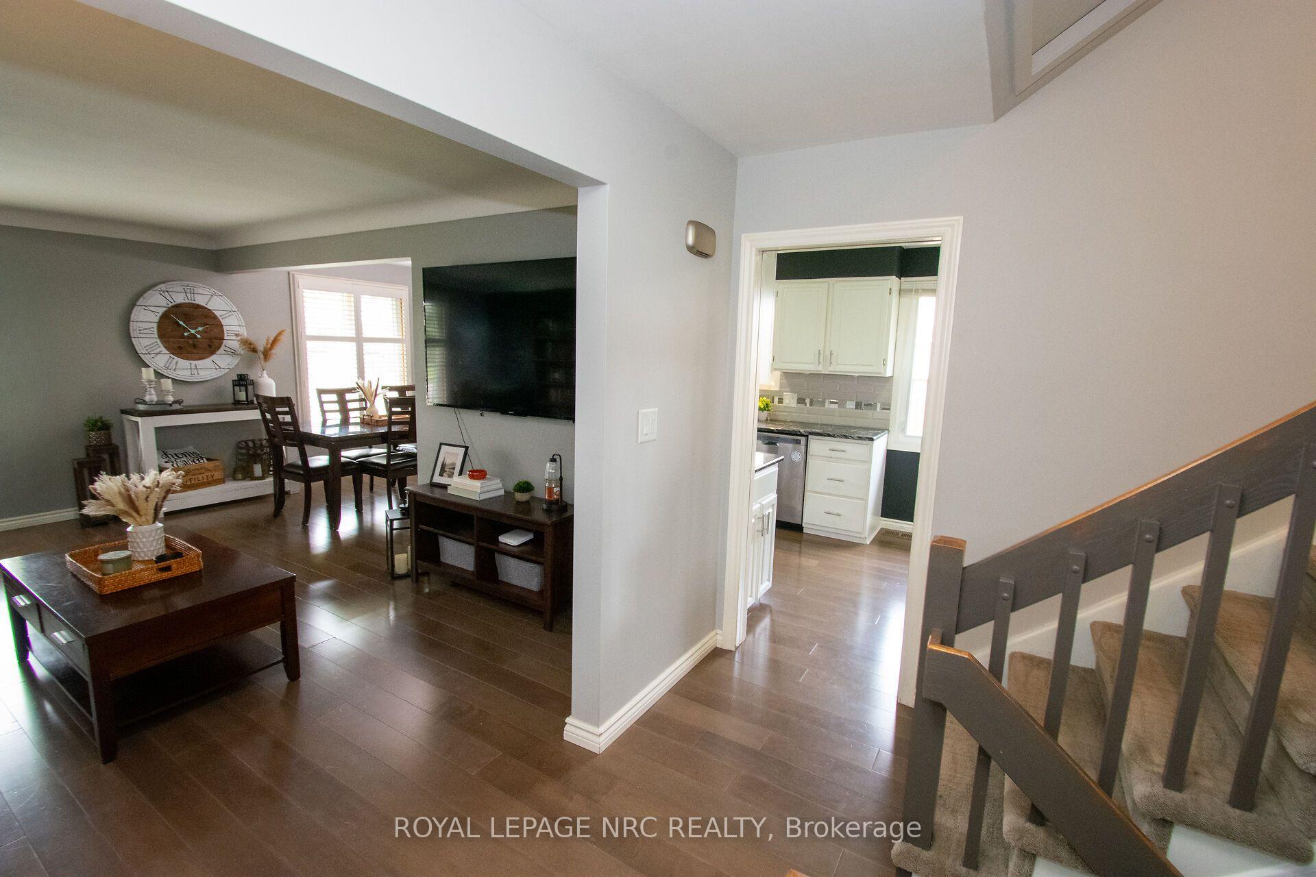 Photo 4 of 46 Trelawn Parkway, Welland, N. Welland — HOMEH