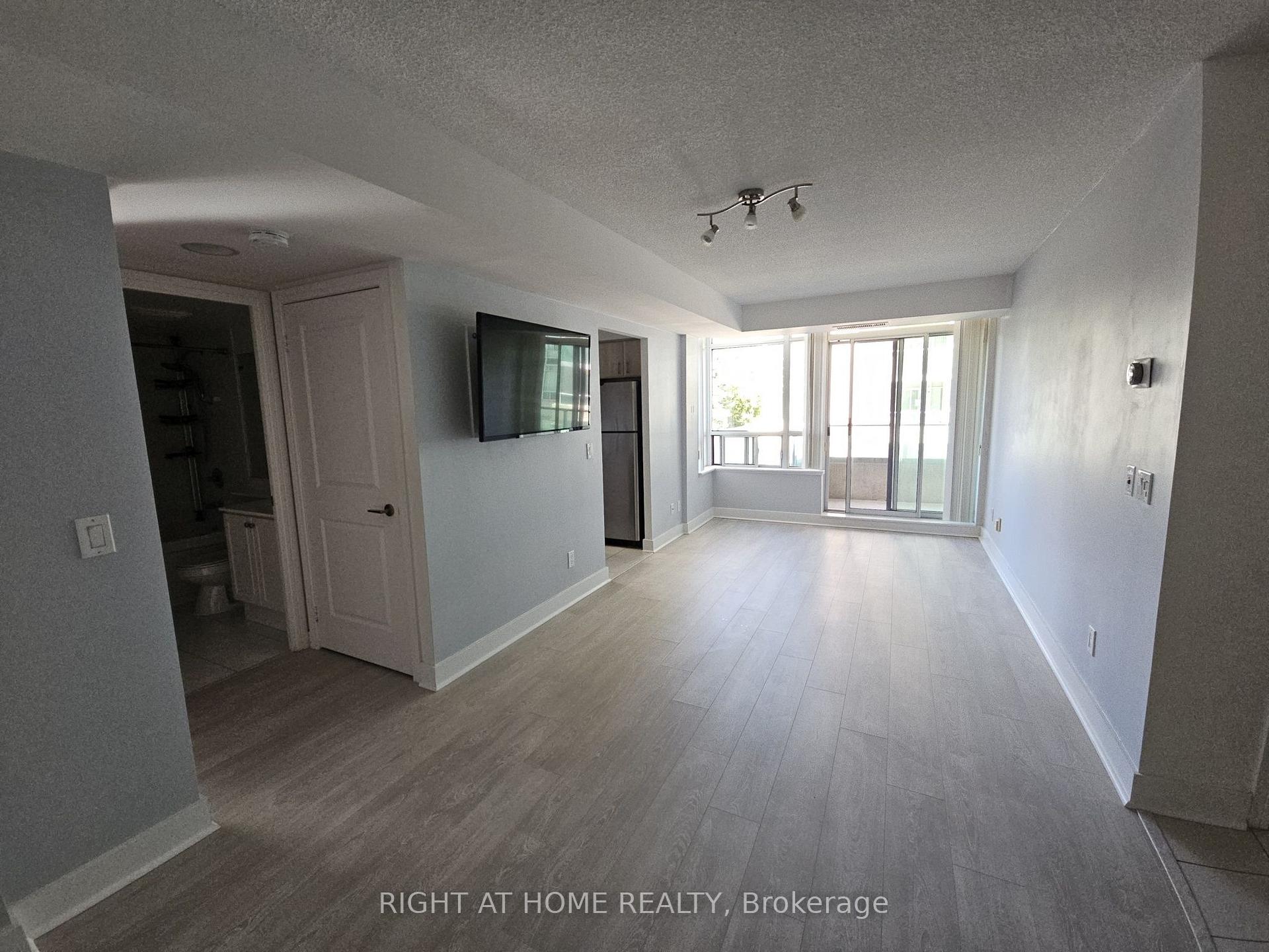 Photo 5 of Unit 310, 31 Bales Avenue, North York, Willowdale East — HOMEH