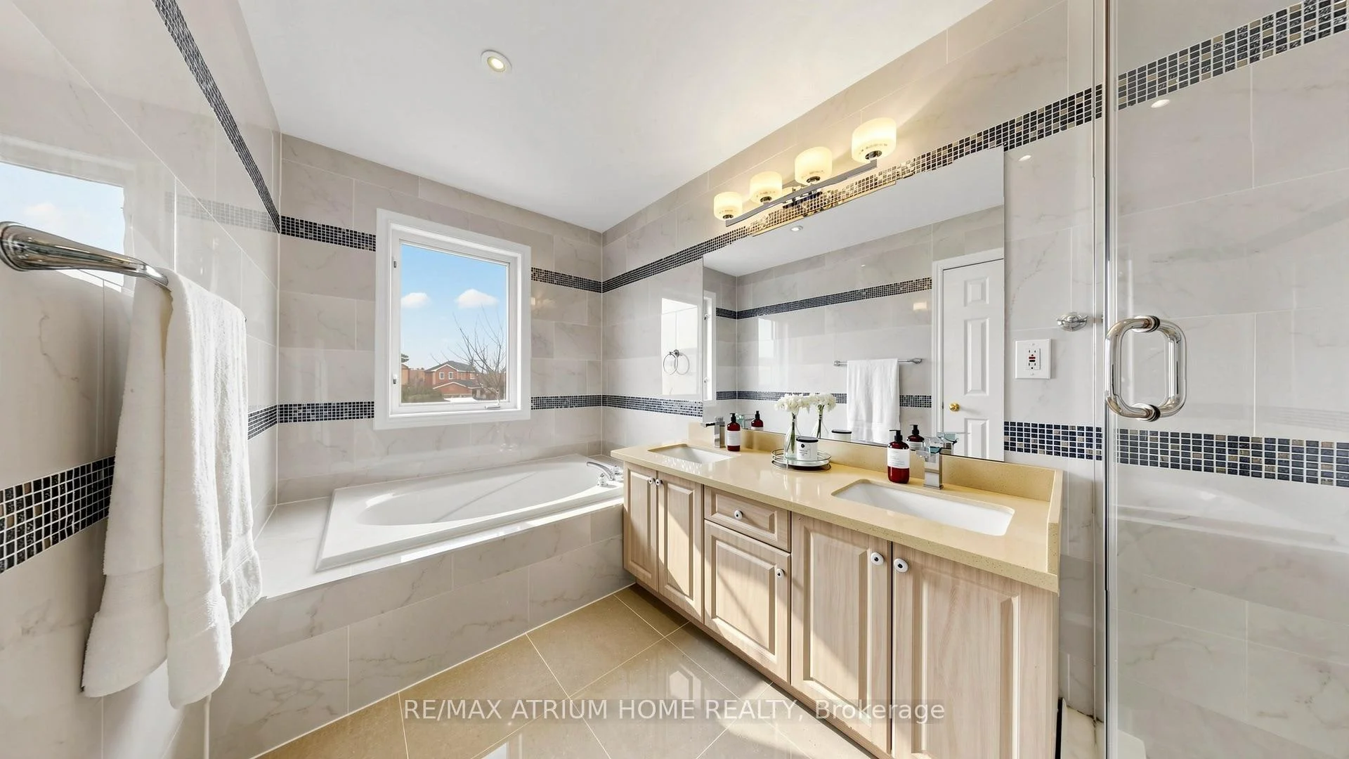 Photo 39 of 12 Merry Brook Lane, Markham, Milliken Mills West — HOMEH