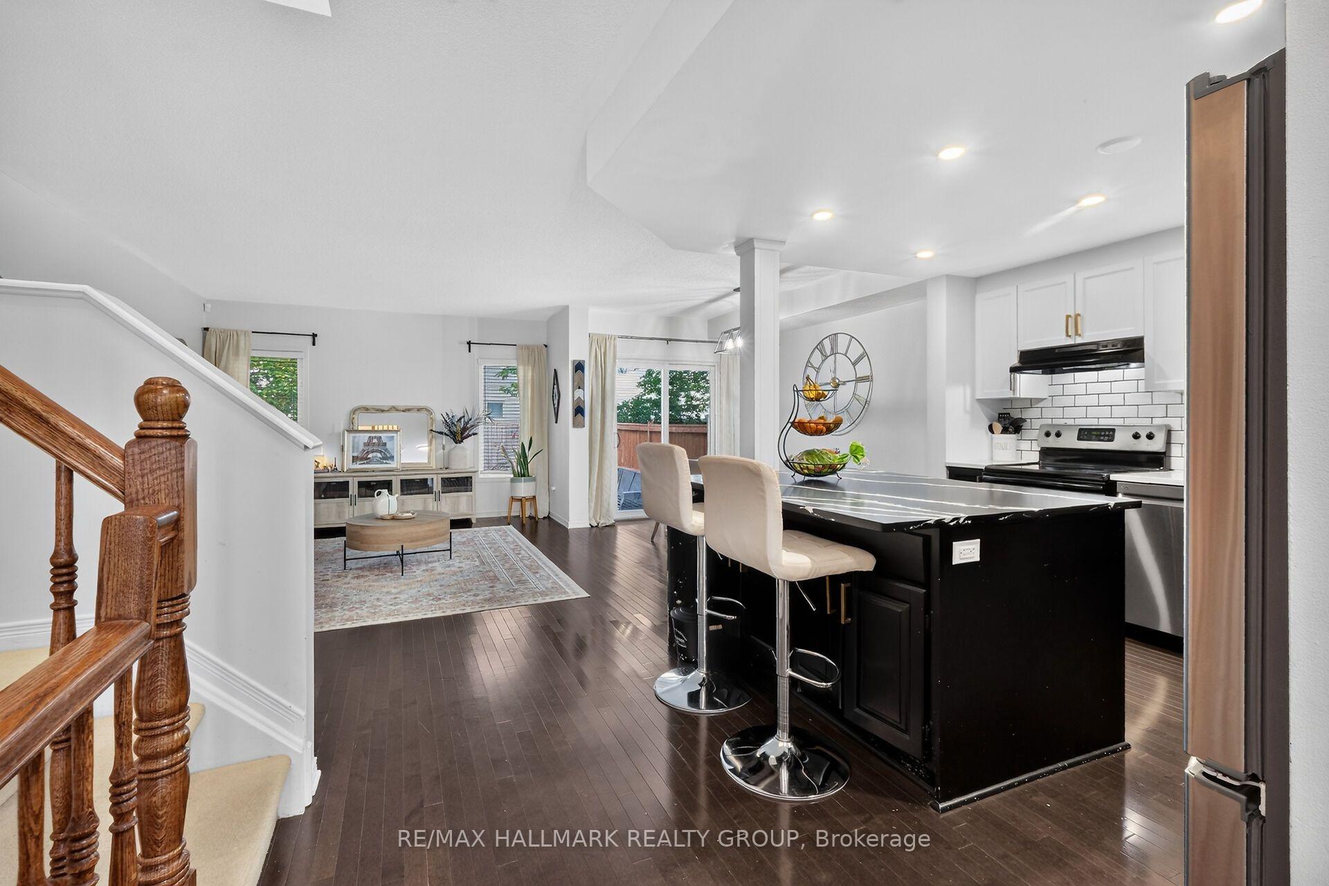 Photo 2 of 127 Destiny Private, Ottawa, Fallingbrook/Gardenway South — HOMEH