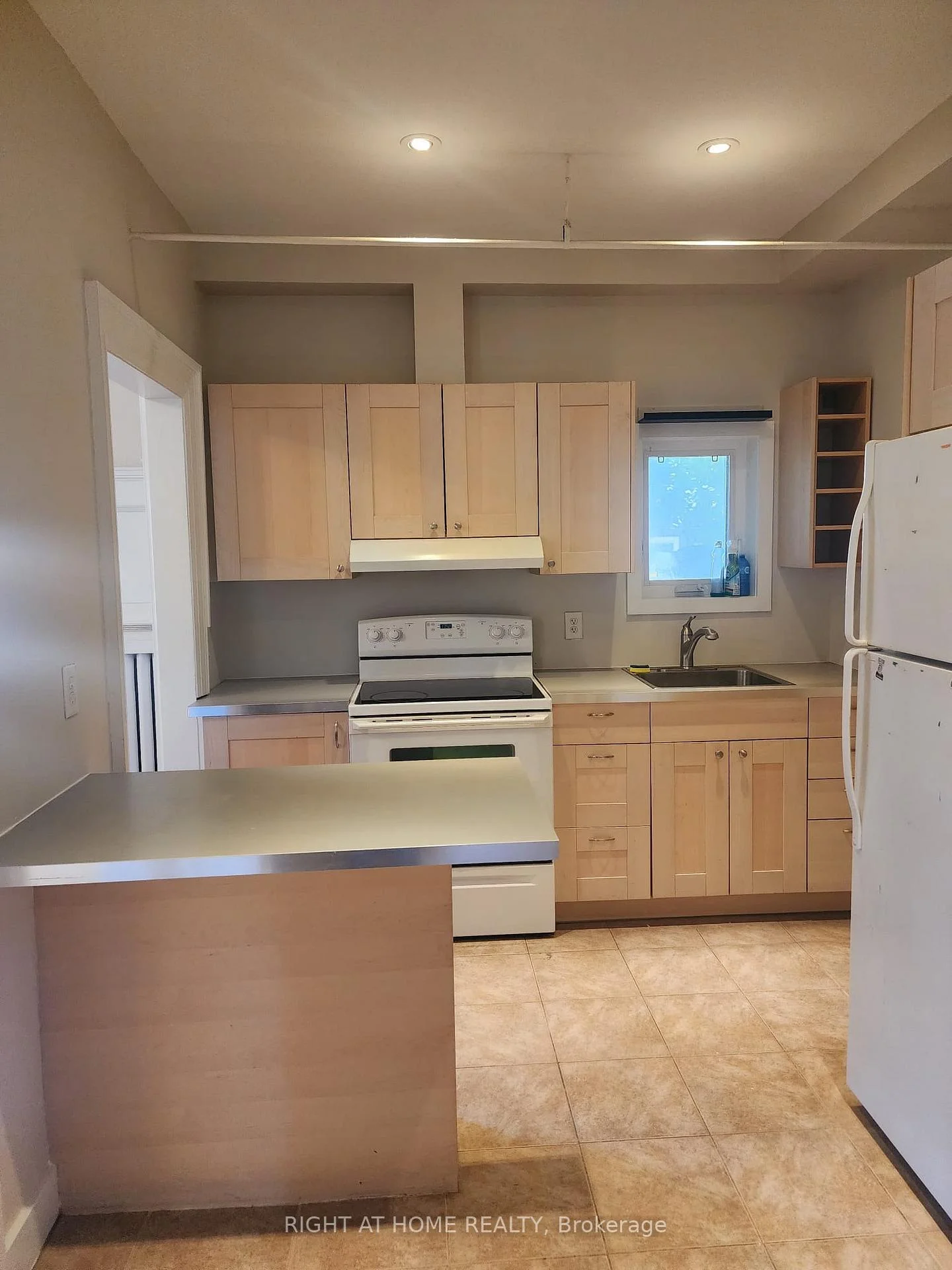 Photo 11 of Unit unit 2, 32 High Park Boulevard N, Toronto, High Park-Swansea — HOMEH