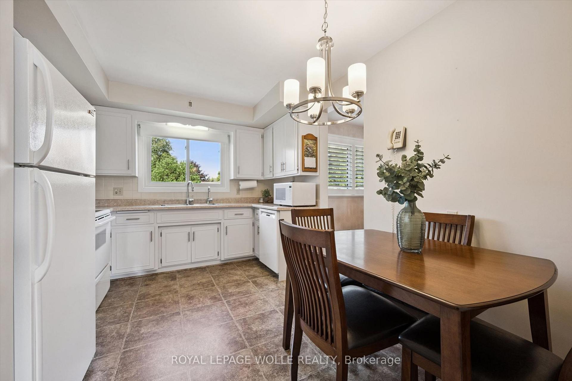 Photo 15 of 62 Gibson Drive, Kitchener, Heritage Park - Kitchener — HOMEH