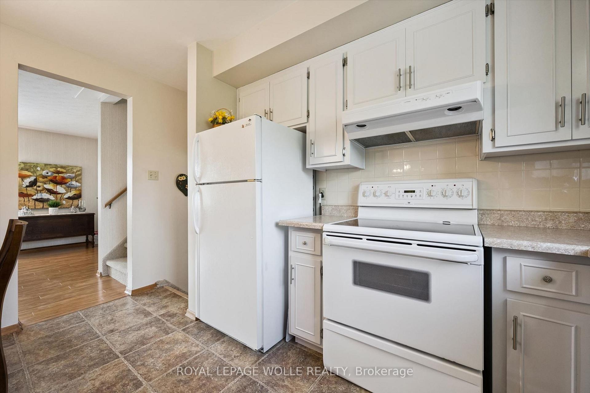 Photo 19 of 62 Gibson Drive, Kitchener, Heritage Park - Kitchener — HOMEH