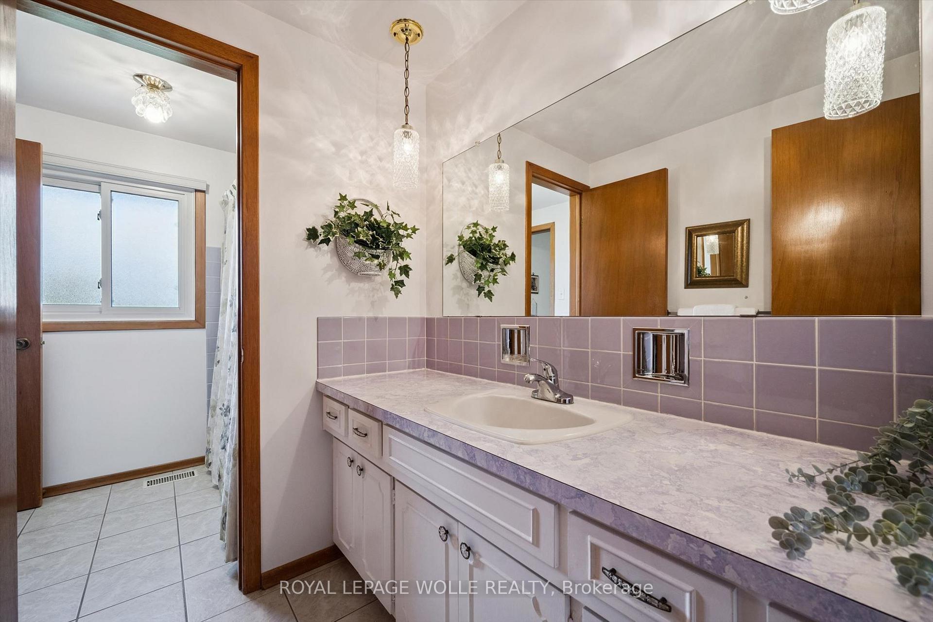 Photo 25 of 62 Gibson Drive, Kitchener, Heritage Park - Kitchener — HOMEH