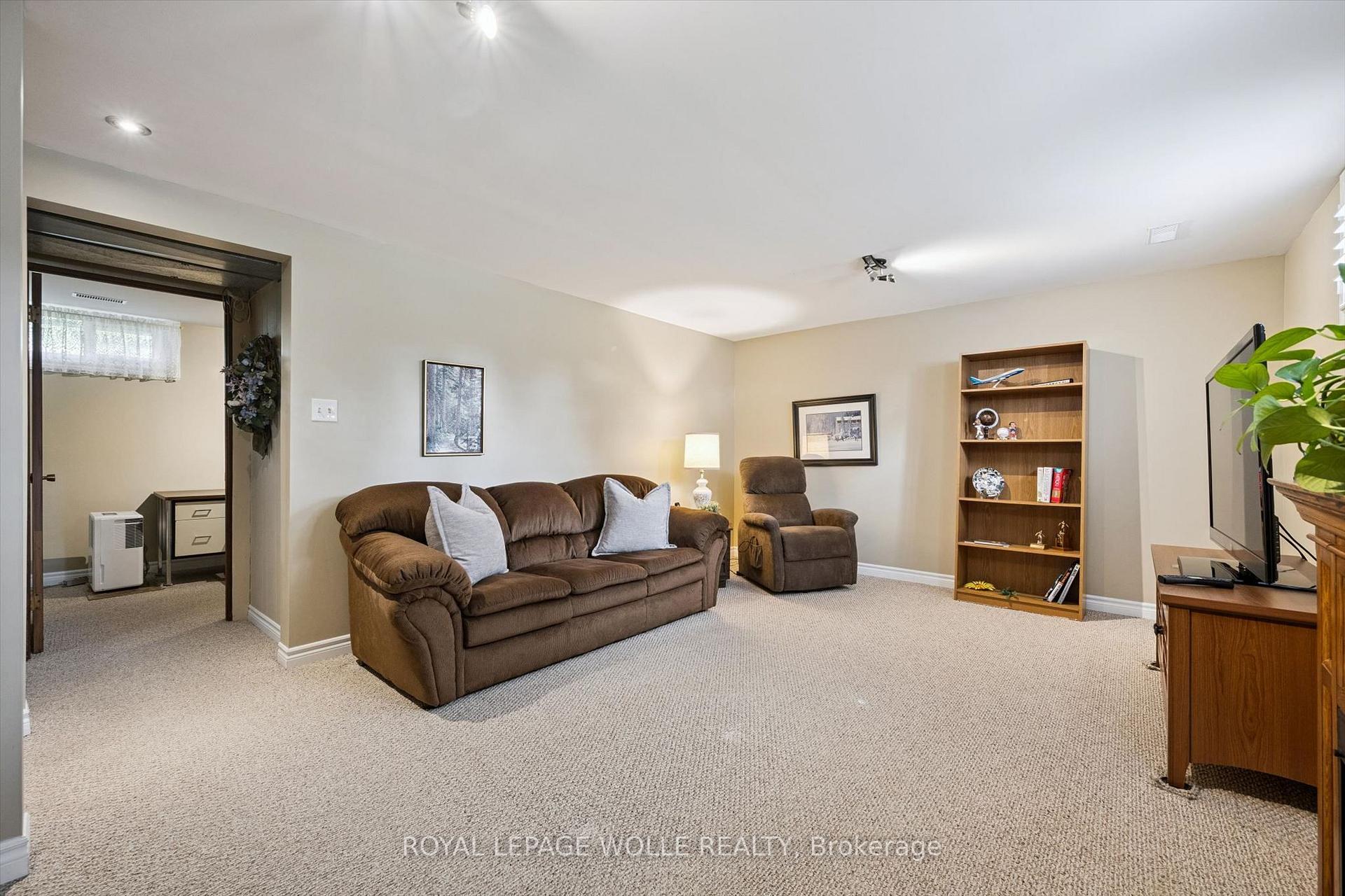 Photo 27 of 62 Gibson Drive, Kitchener, Heritage Park - Kitchener — HOMEH