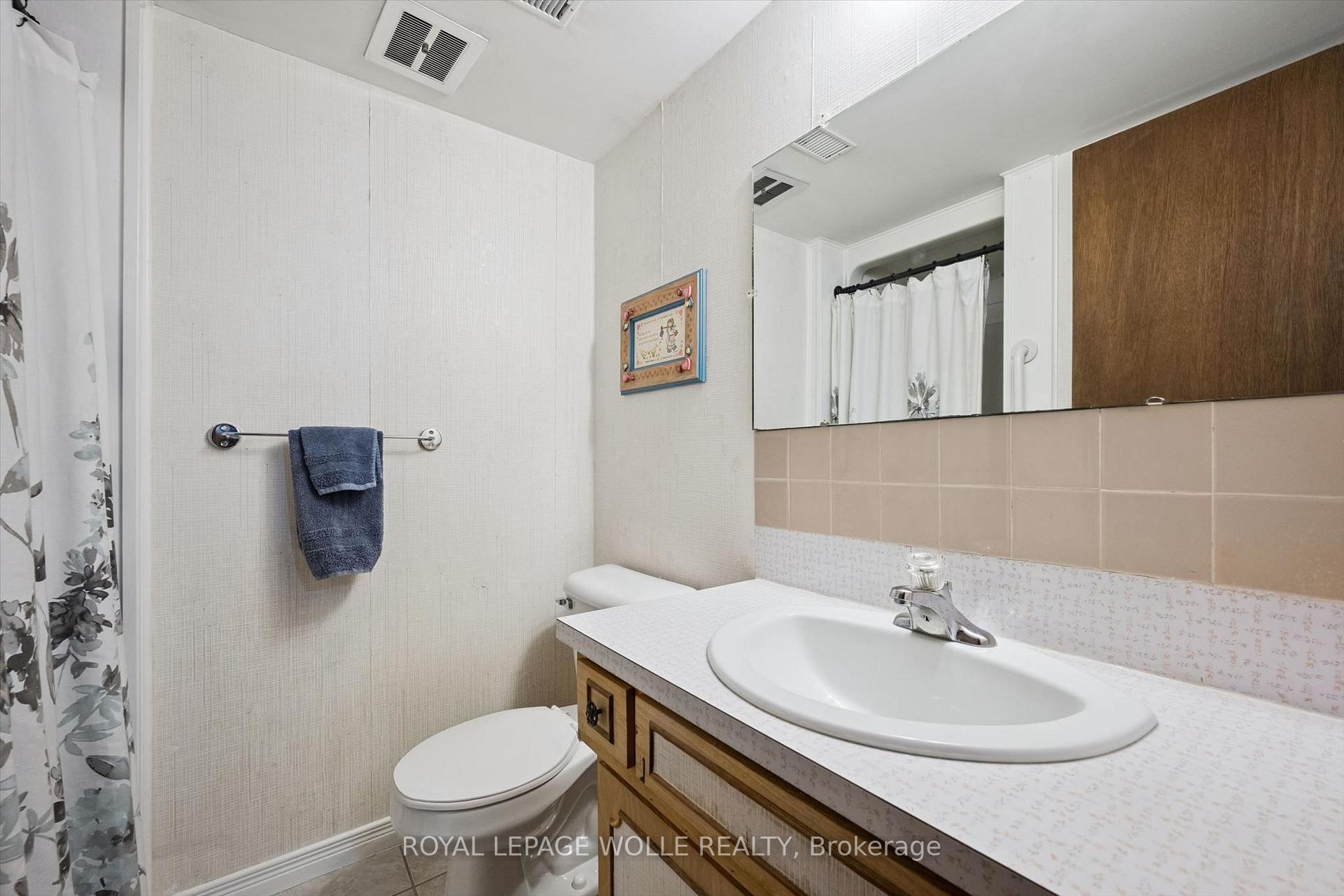 Photo 30 of 62 Gibson Drive, Kitchener, Heritage Park - Kitchener — HOMEH