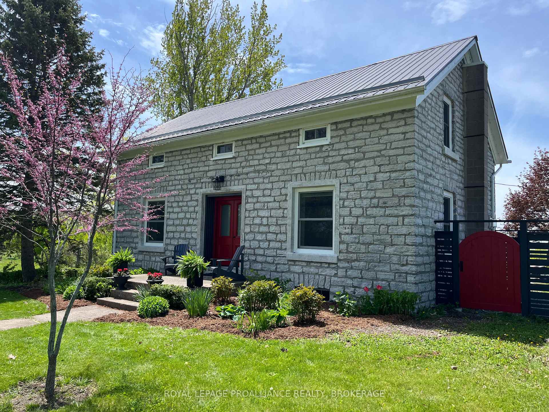 Photo of 15 14th Line Road