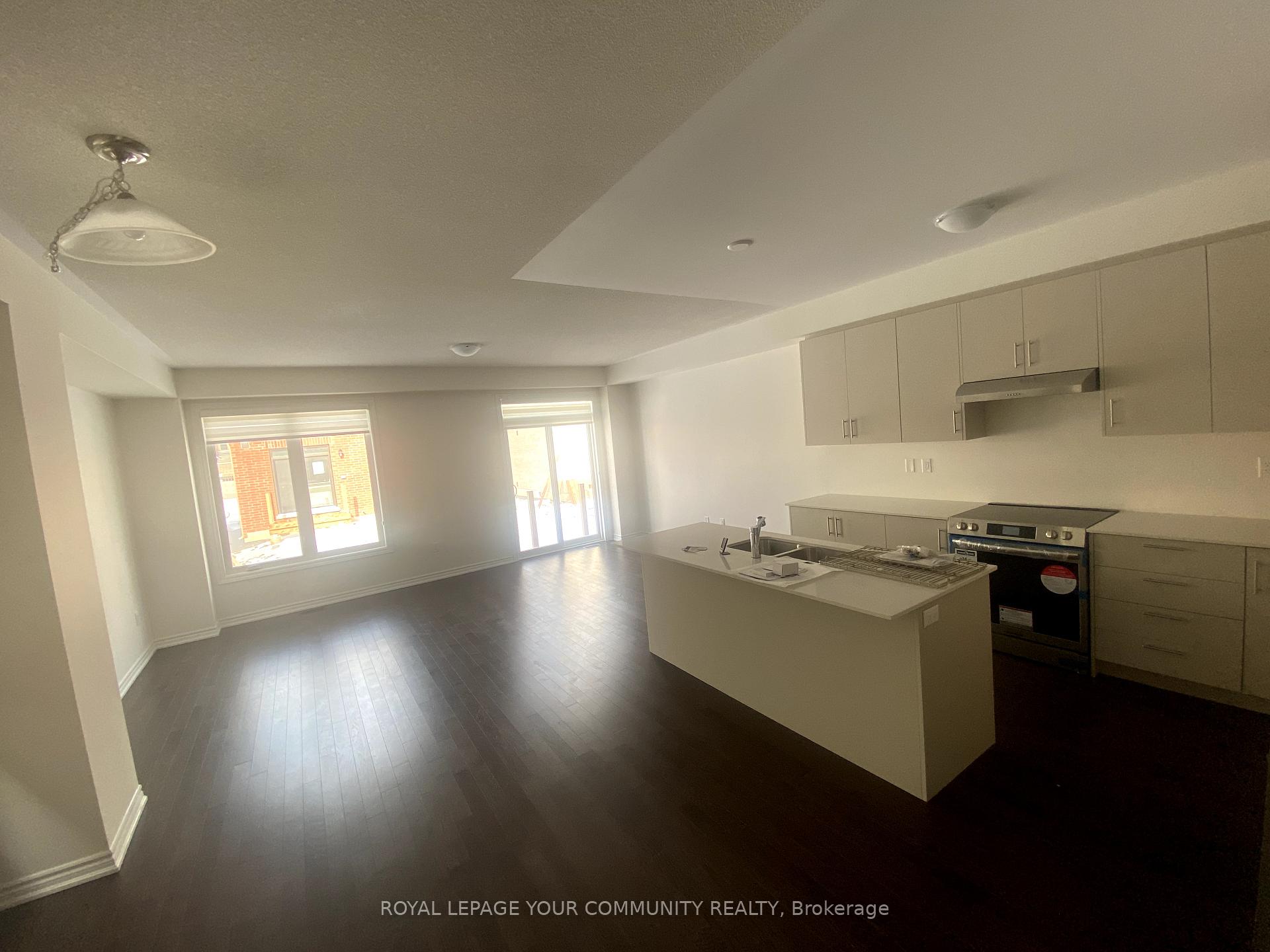 Photo 10 of 49 Phoenix Boulevard, Barrie, Rural Barrie Southeast — HOMEH