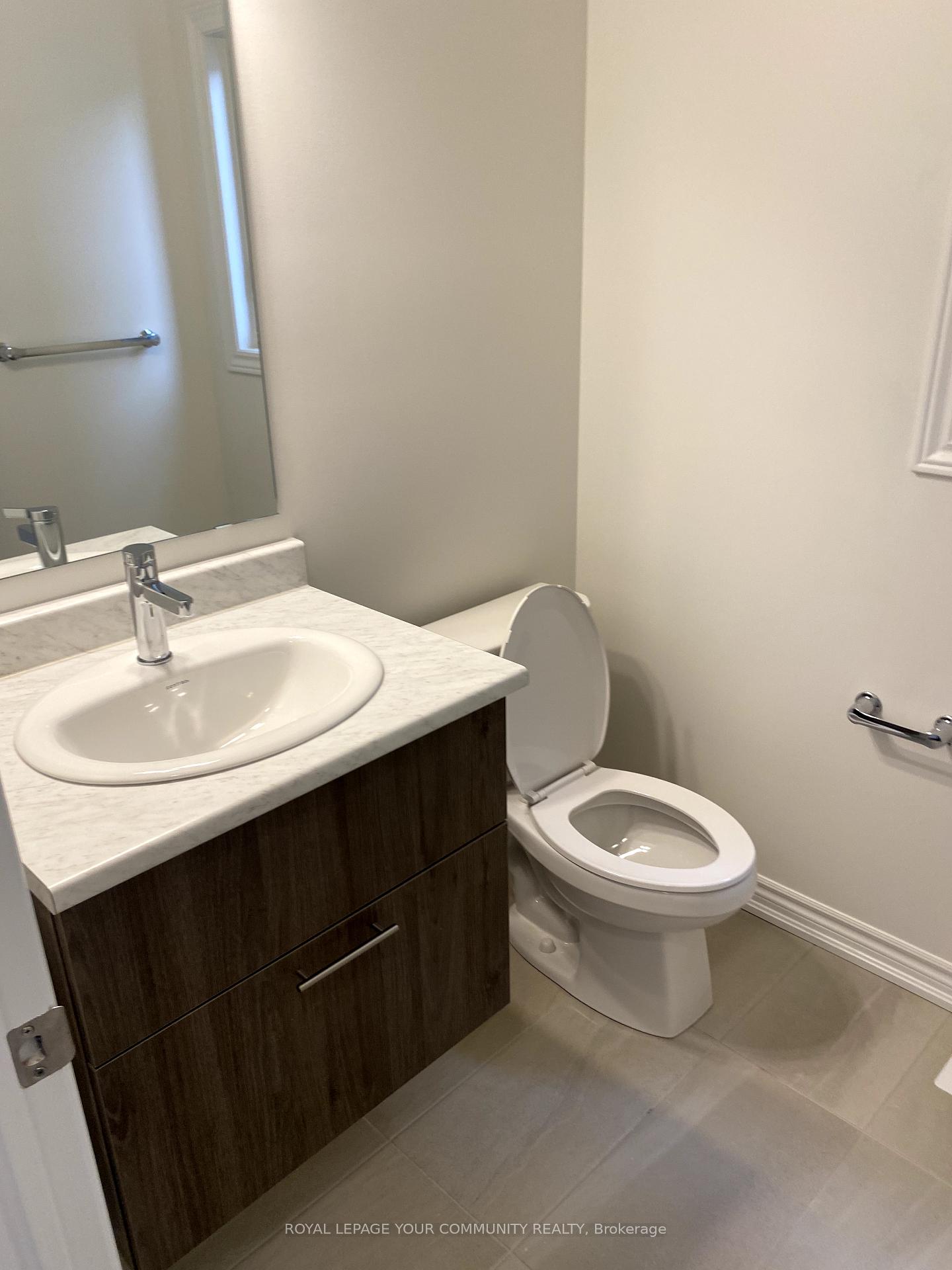 Photo 15 of 49 Phoenix Boulevard, Barrie, Rural Barrie Southeast — HOMEH