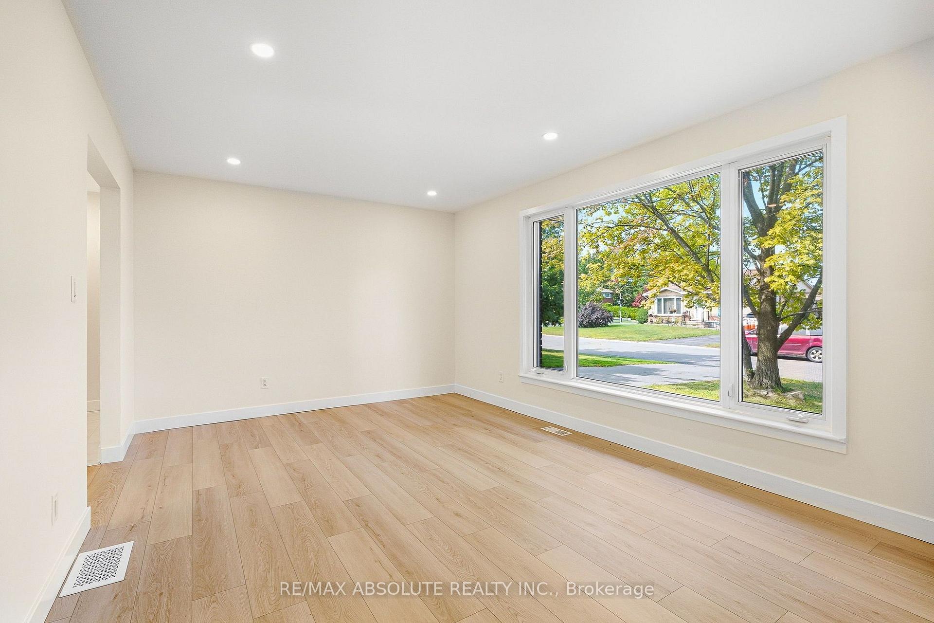 Photo 12 of 286 Mockingbird Drive, Ottawa, Chatelaine Village — HOMEH