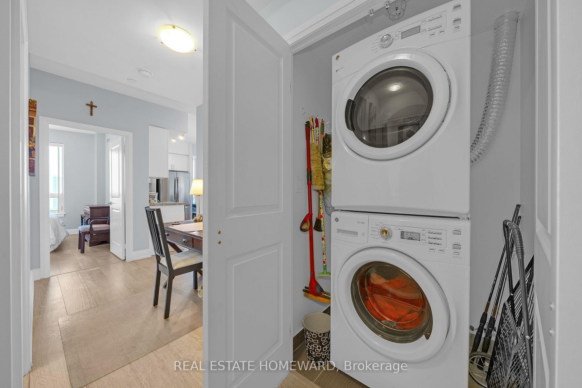 Photo 4 of Unit 1525, 7161 Yonge Street, Markham, Thornhill — HOMEH