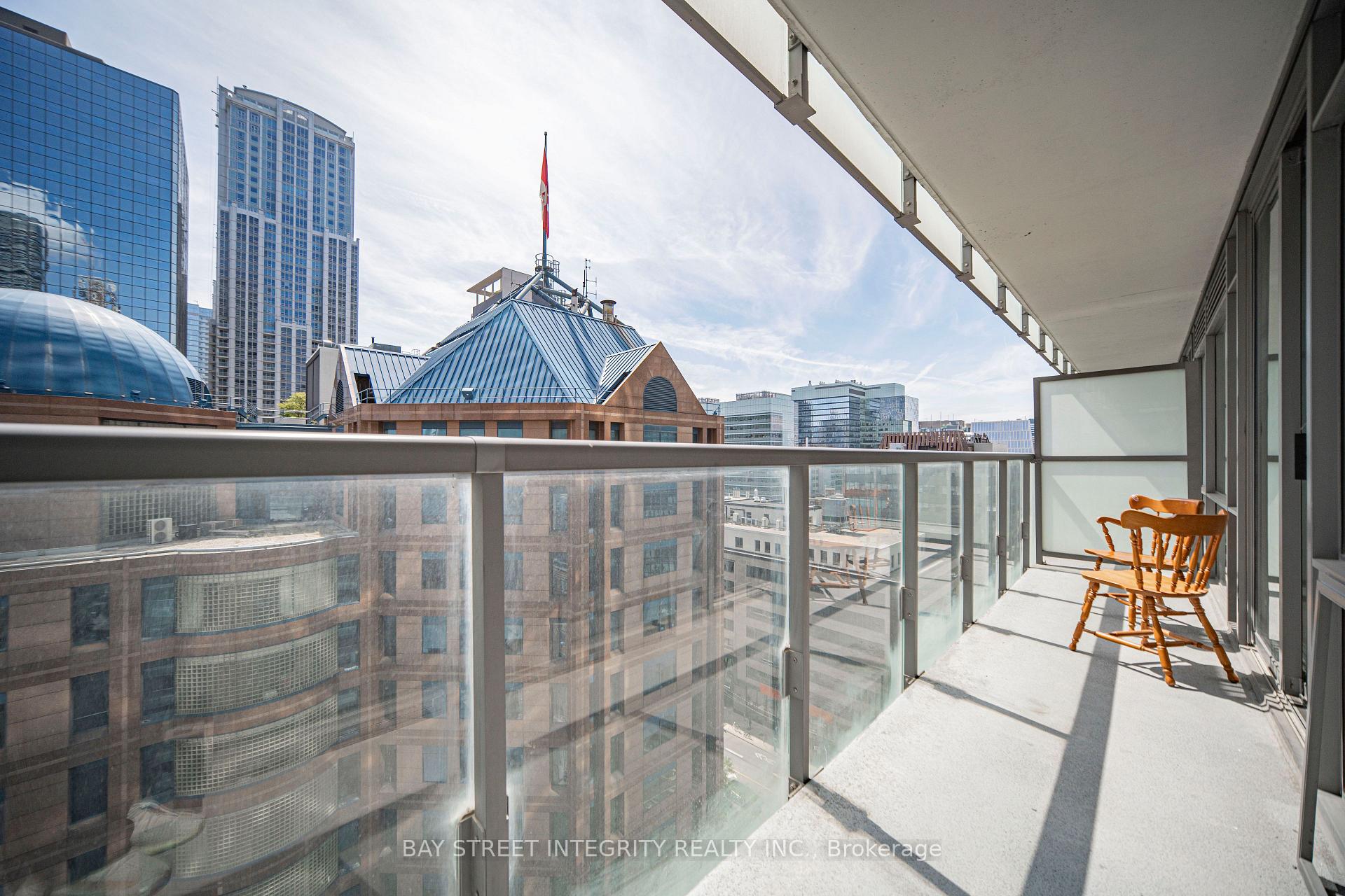 Photo 5 of Unit 1406, 38 Grenville Street, Toronto, Bay Street Corridor — HOMEH