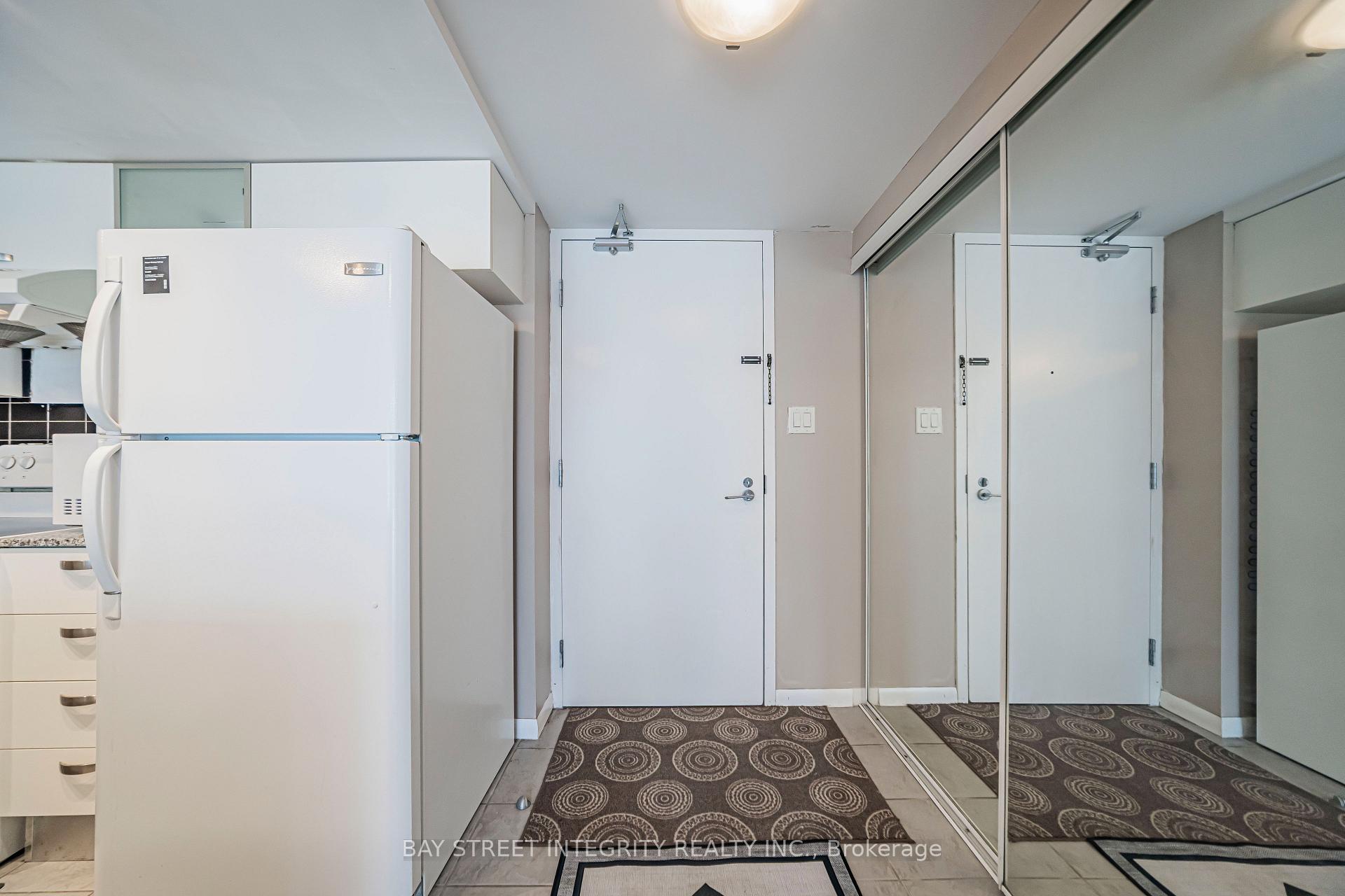 Photo 9 of Unit 1406, 38 Grenville Street, Toronto, Bay Street Corridor — HOMEH