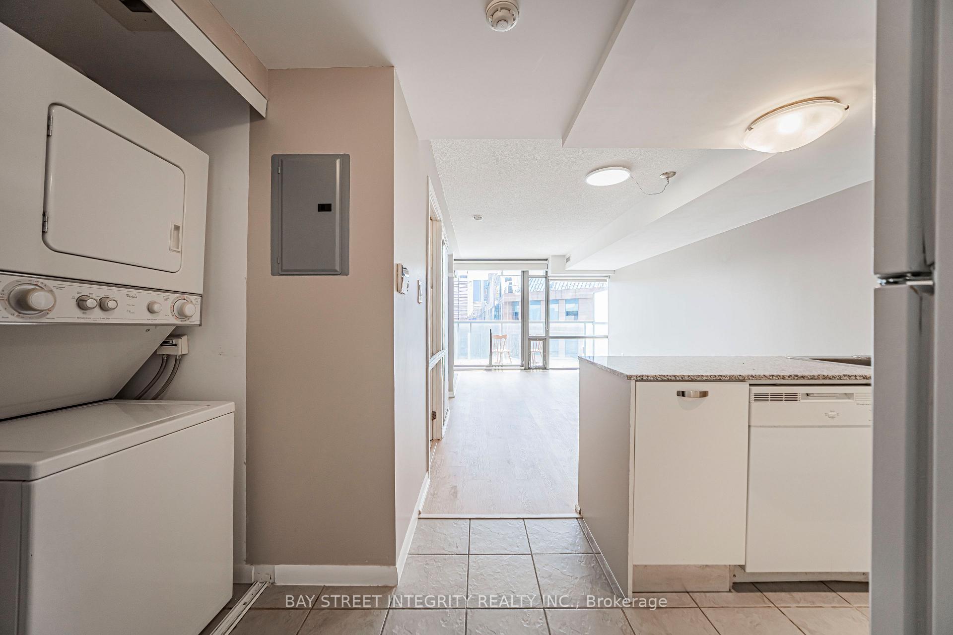 Photo 10 of Unit 1406, 38 Grenville Street, Toronto, Bay Street Corridor — HOMEH