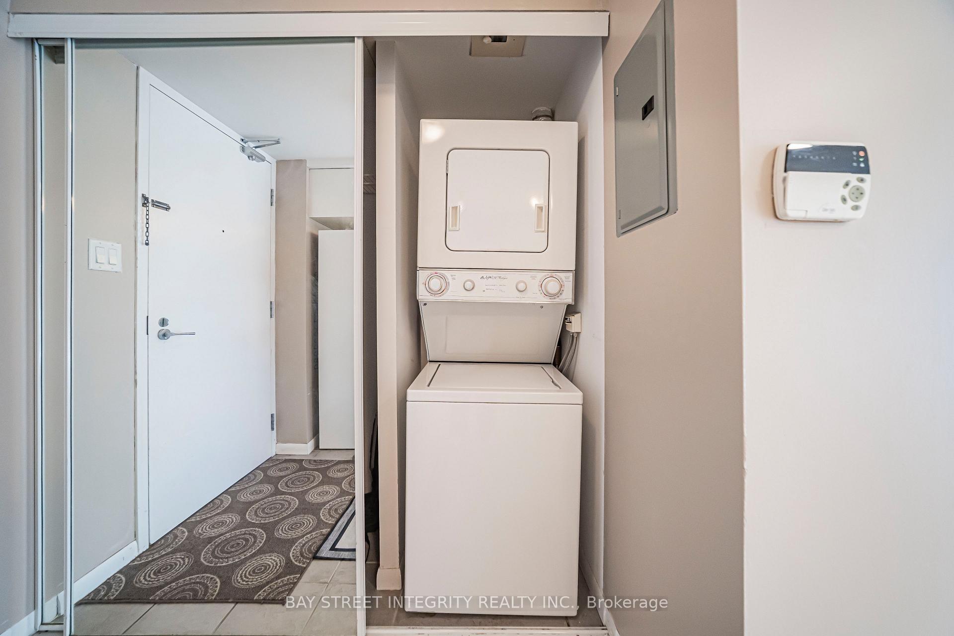 Photo 11 of Unit 1406, 38 Grenville Street, Toronto, Bay Street Corridor — HOMEH