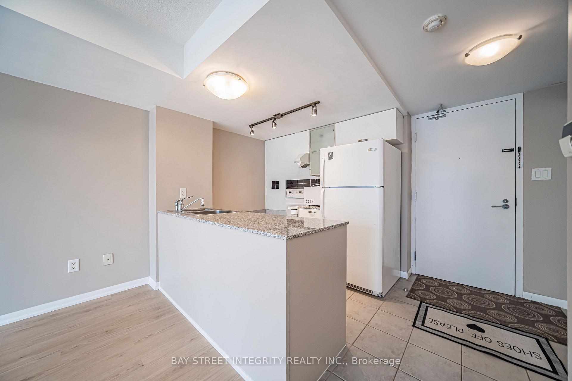 Photo 13 of Unit 1406, 38 Grenville Street, Toronto, Bay Street Corridor — HOMEH