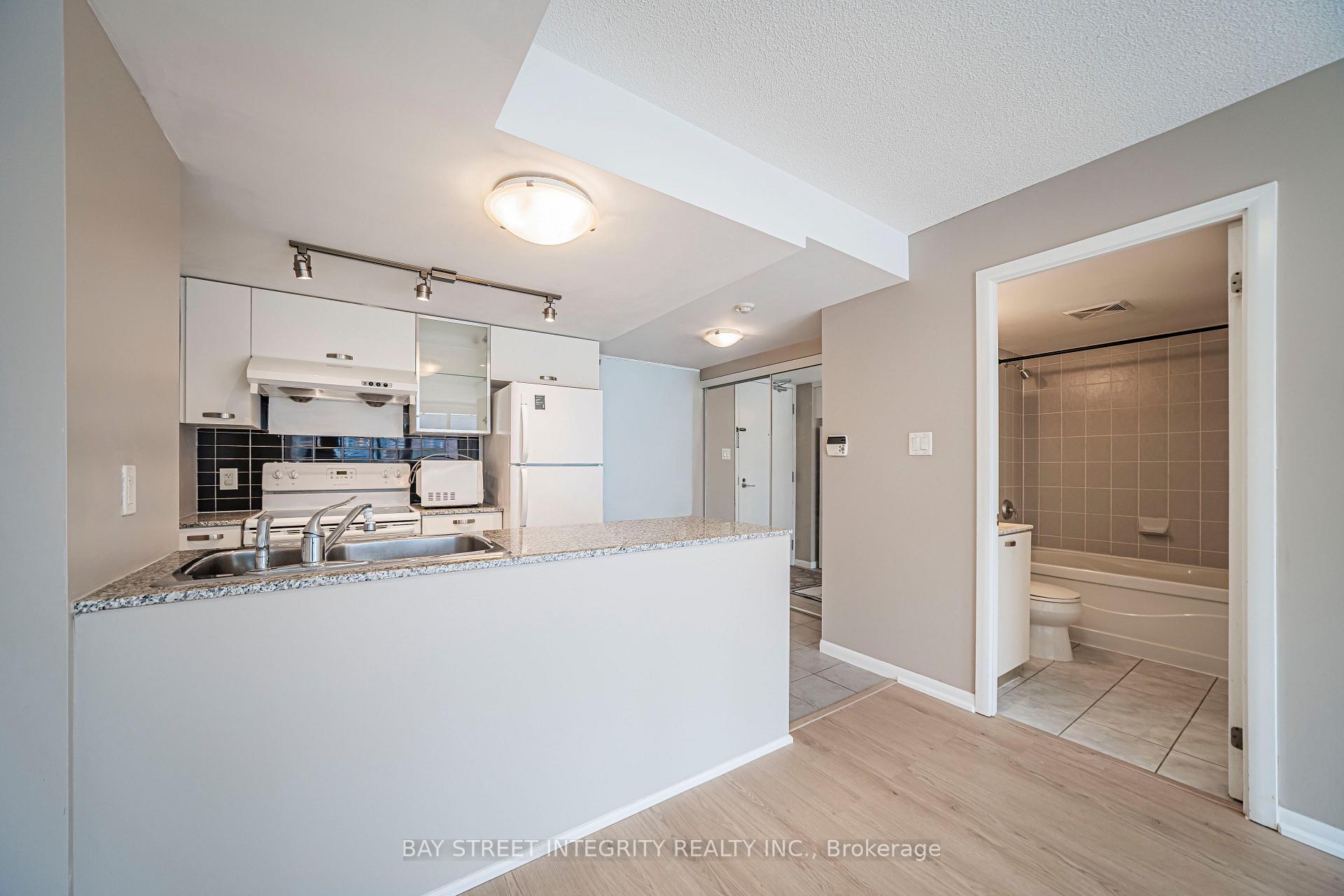 Photo 14 of Unit 1406, 38 Grenville Street, Toronto, Bay Street Corridor — HOMEH