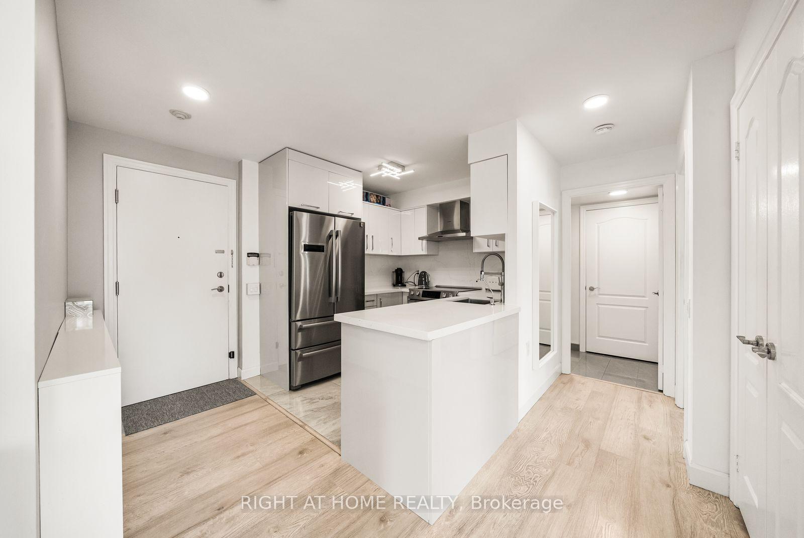 Front of Unit 901, 21 Hillcrest Avenue