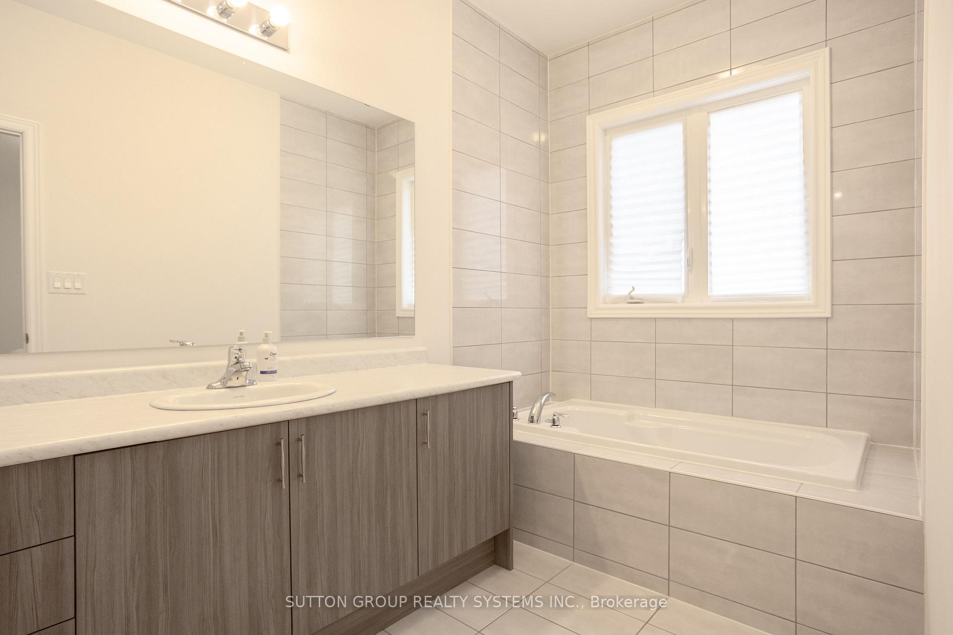 Photo 23 of 96 Kenesky Drive, Hamilton, Waterdown — HOMEH