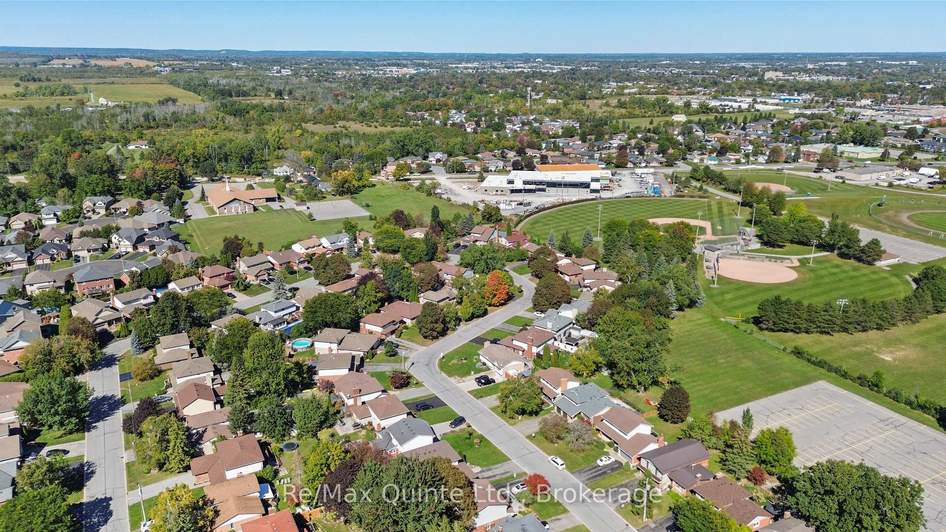 Photo 5 of 69 Kensington Crescent, Belleville, Belleville Ward — HOMEH
