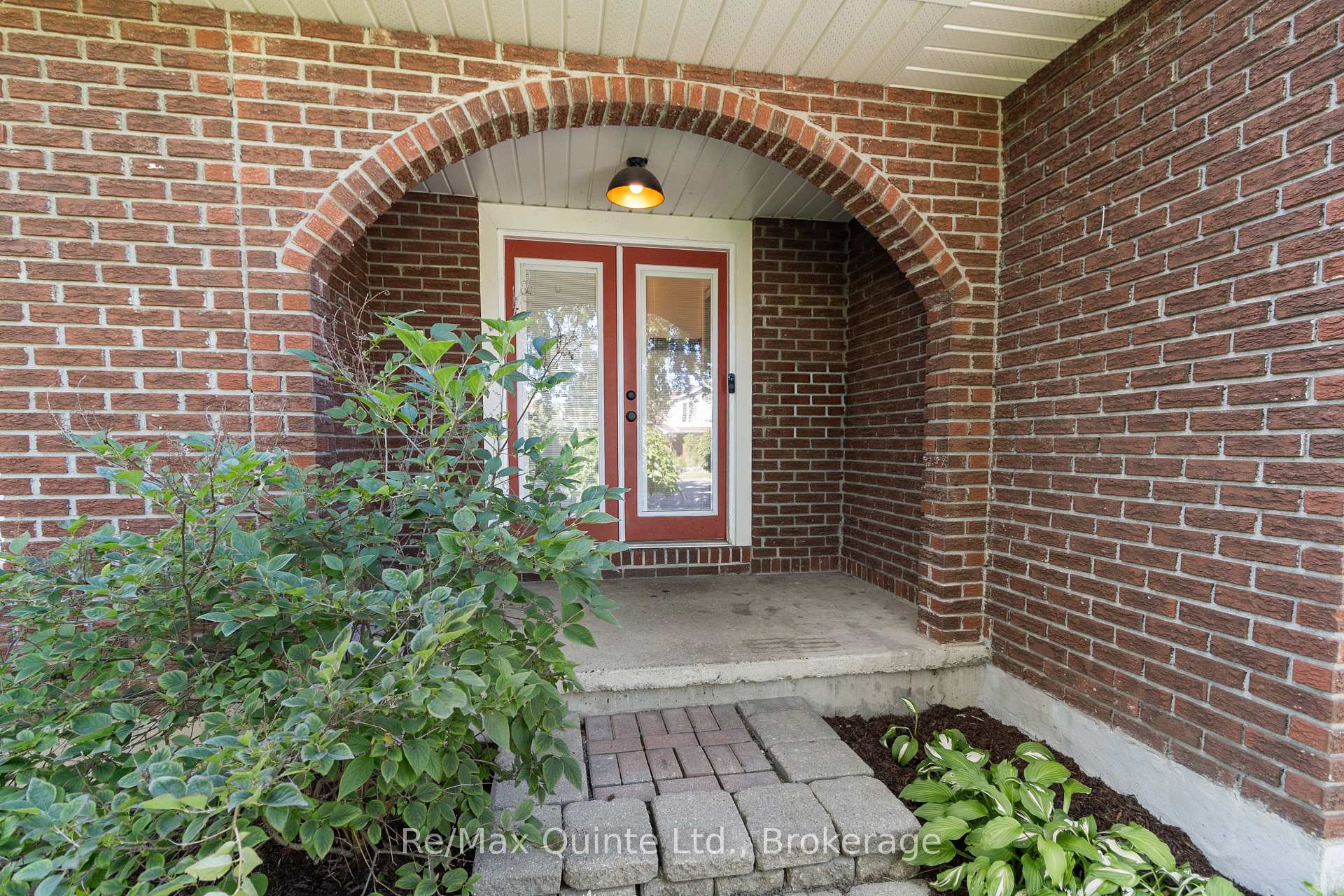 Photo 10 of 69 Kensington Crescent, Belleville, Belleville Ward — HOMEH