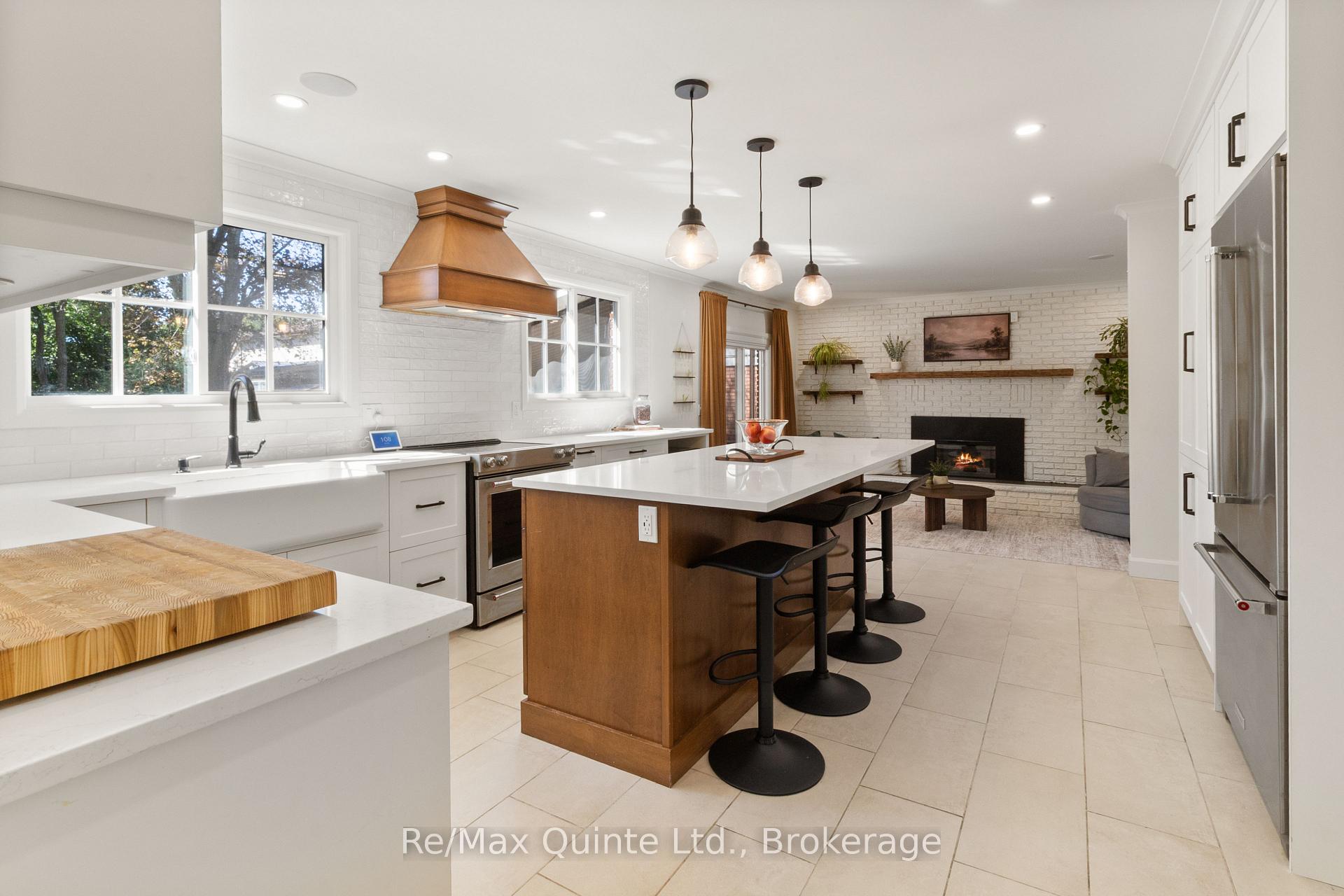 Photo 12 of 69 Kensington Crescent, Belleville, Belleville Ward — HOMEH