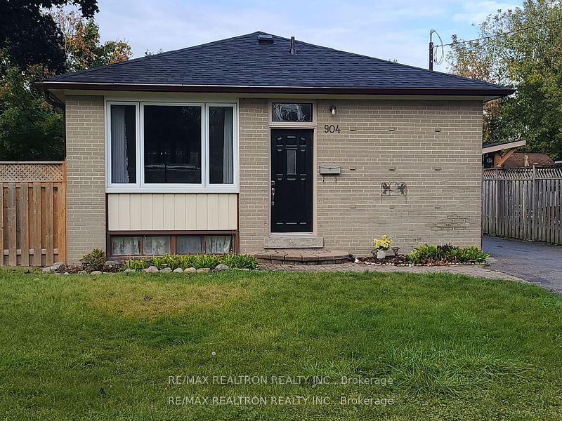 Photo 3 of 904 Donovan Crescent, Whitby, Williamsburg — HOMEH