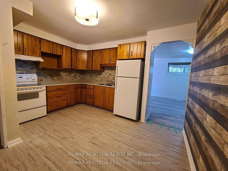 Photo 4 of 904 Donovan Crescent, Whitby, Williamsburg — HOMEH