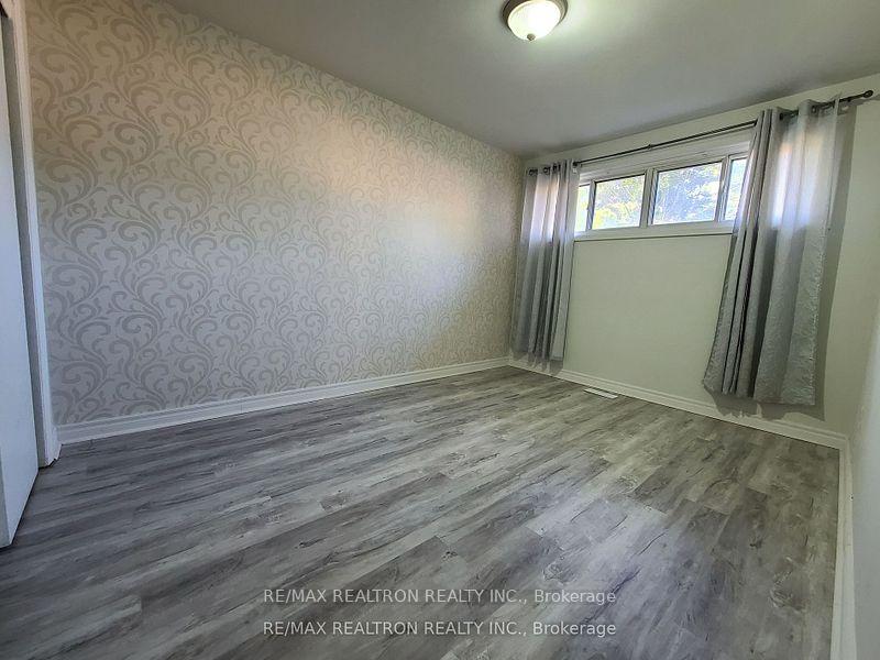 Photo 6 of 904 Donovan Crescent, Whitby, Williamsburg — HOMEH