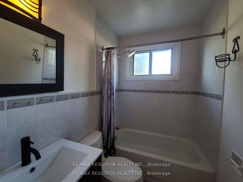 Photo 9 of 904 Donovan Crescent, Whitby, Williamsburg — HOMEH