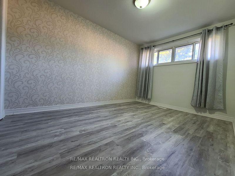 Photo 10 of 904 Donovan Crescent, Whitby, Williamsburg — HOMEH