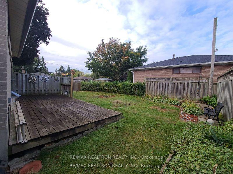 Photo 11 of 904 Donovan Crescent, Whitby, Williamsburg — HOMEH