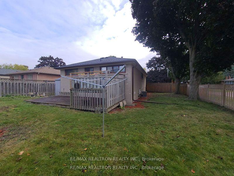 Photo 12 of 904 Donovan Crescent, Whitby, Williamsburg — HOMEH