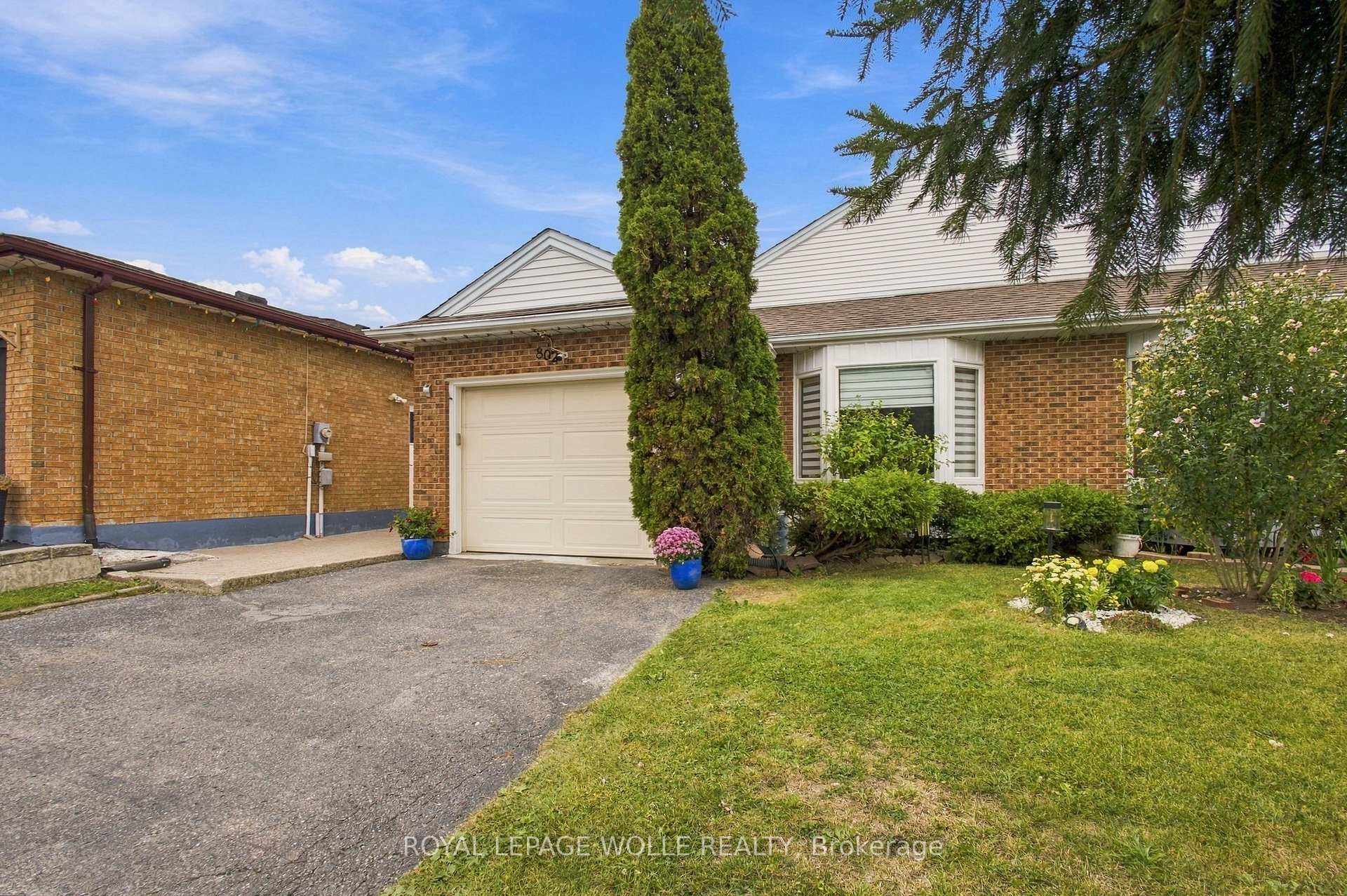 Photo 2 of 802 Strasburg Road, Kitchener, Country Hills — HOMEH