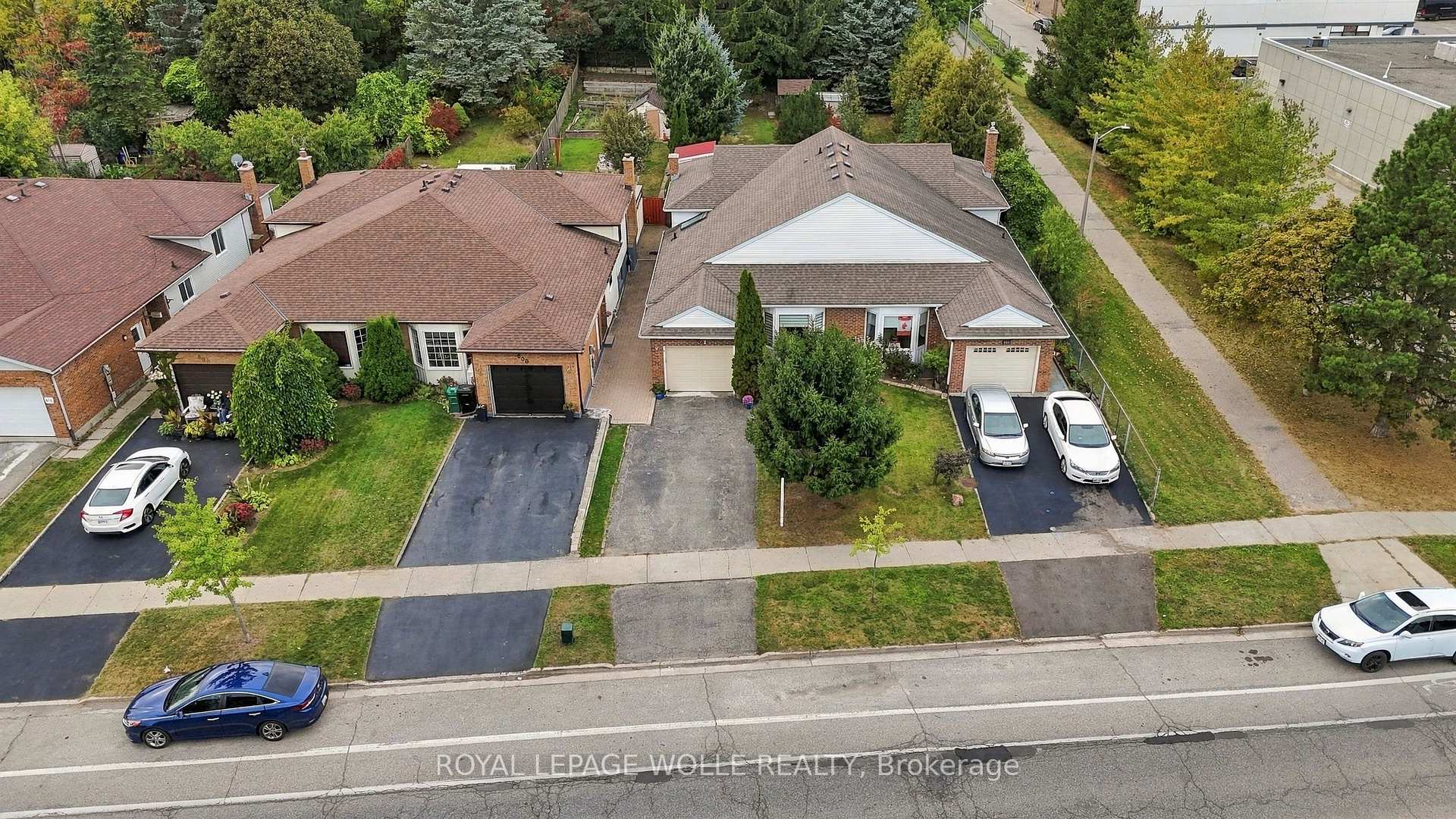 Photo 3 of 802 Strasburg Road, Kitchener, Country Hills — HOMEH