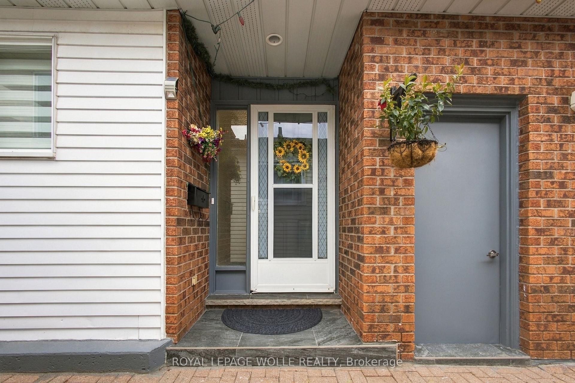 Photo 4 of 802 Strasburg Road, Kitchener, Country Hills — HOMEH